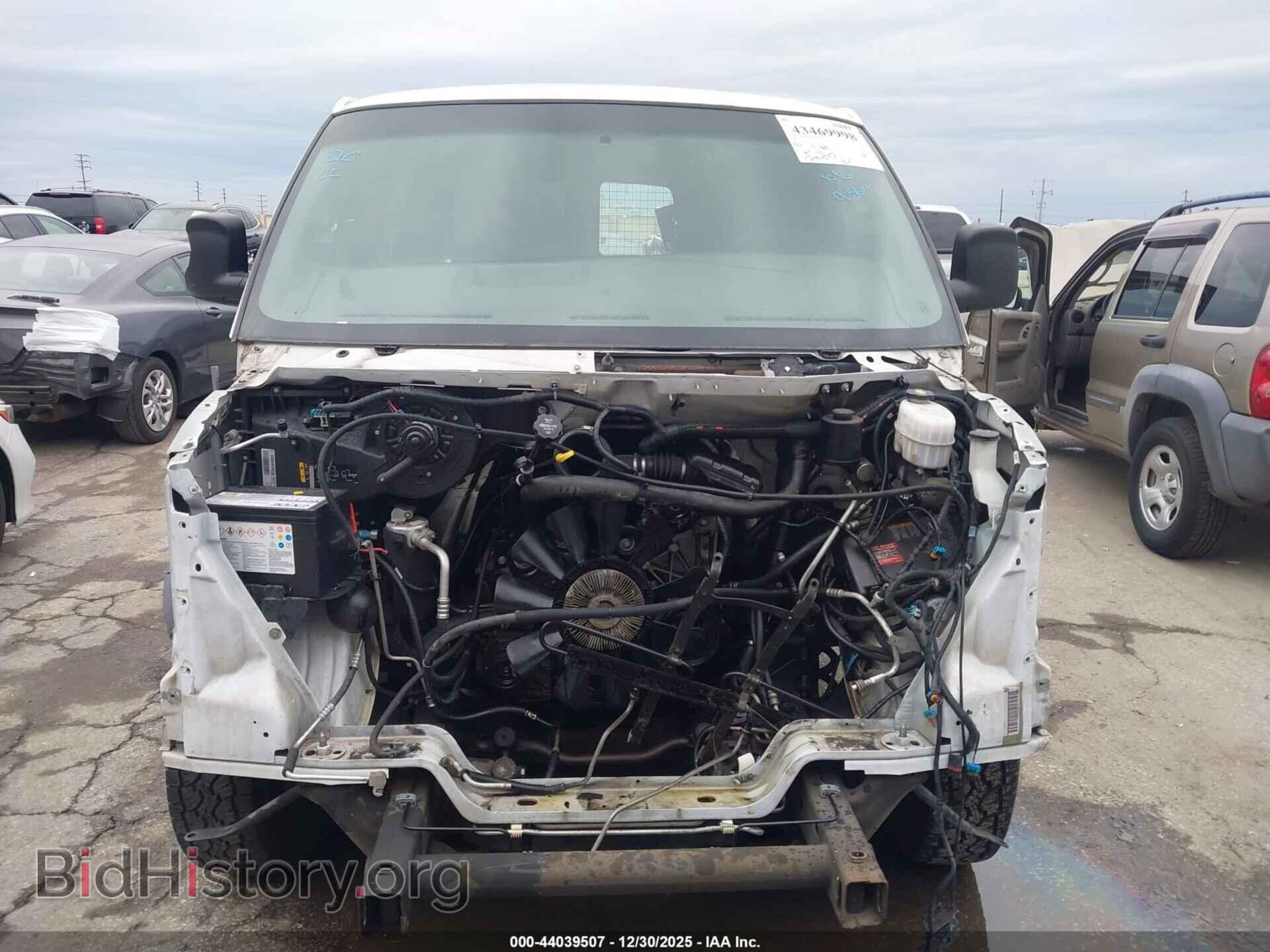 2018 GMC SAVANA 2500 - VIN: 1GTW7AFG7J1214785 - Фото 6