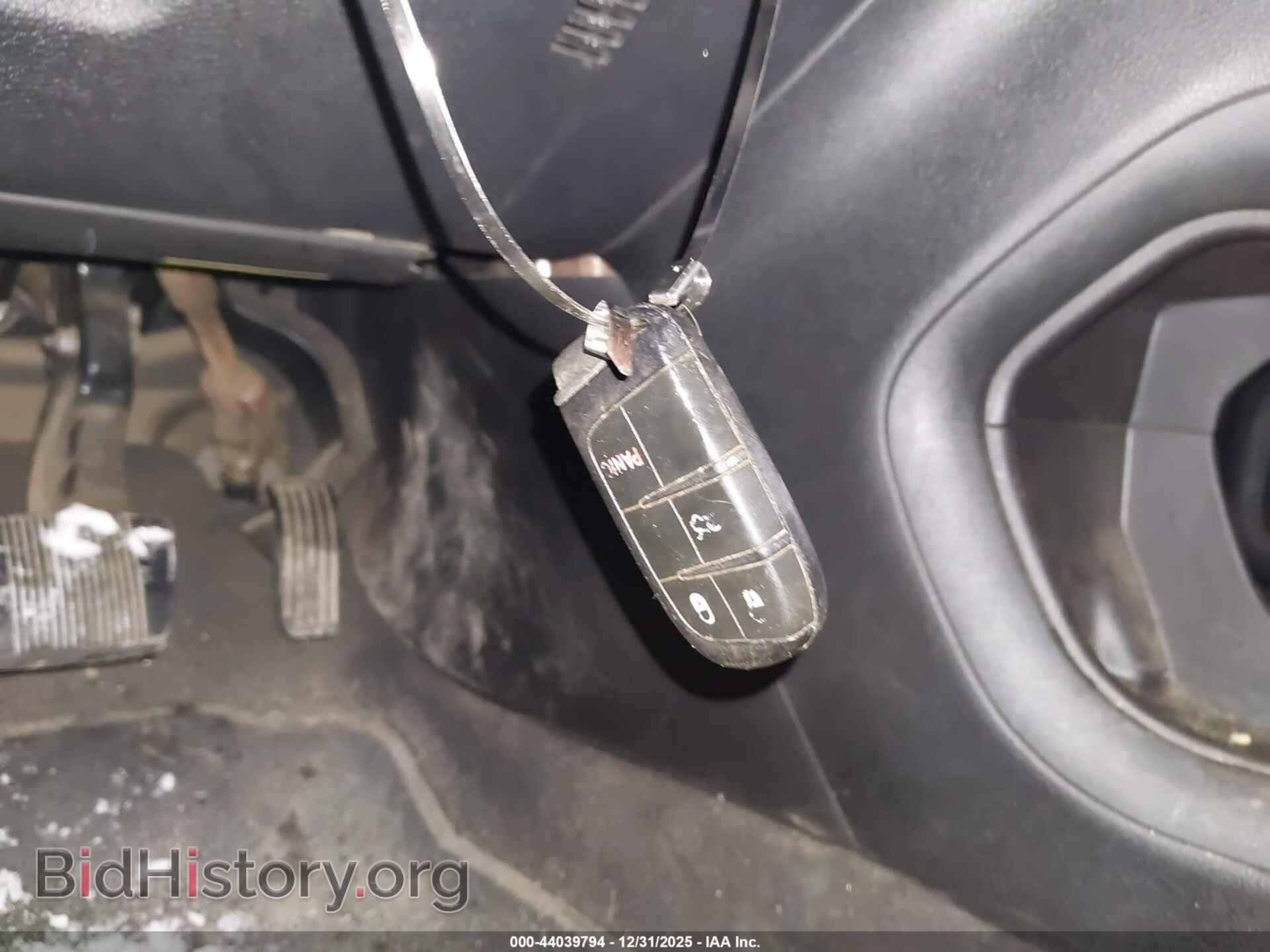 2015 CHRYSLER 200 - VIN: 1C3CCCAB6FN710364 - Фото 11