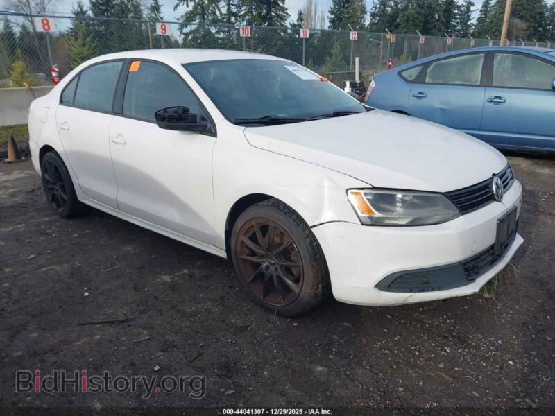 2012 Volkswagen JETTA 2.0L Base/2.0L S (VIN 3VW2K7AJ1CM413434) — фото 1 из 11, IAAI, повреждение: по всему кузову