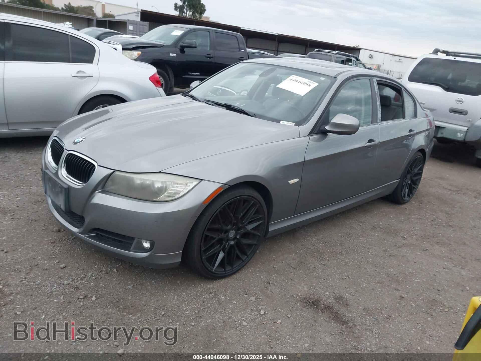 2011 BMW 328I - VIN: WBAPH5C52BF093094 - Фото 2