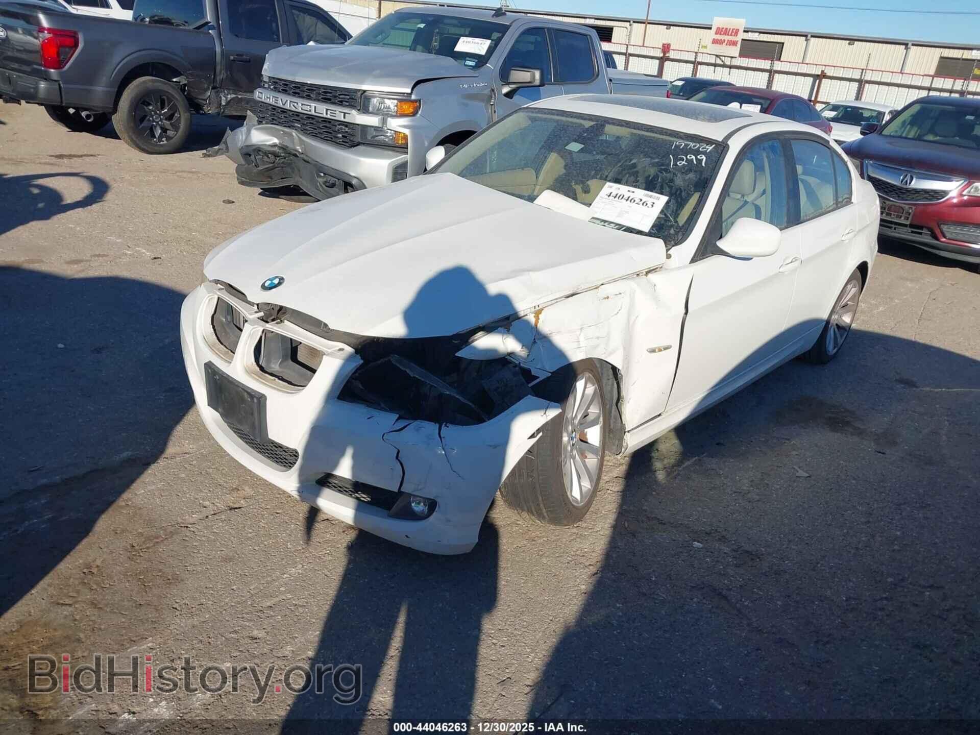 2011 BMW 328I - VIN: WBAPH7C51BE675009 - Photo 2