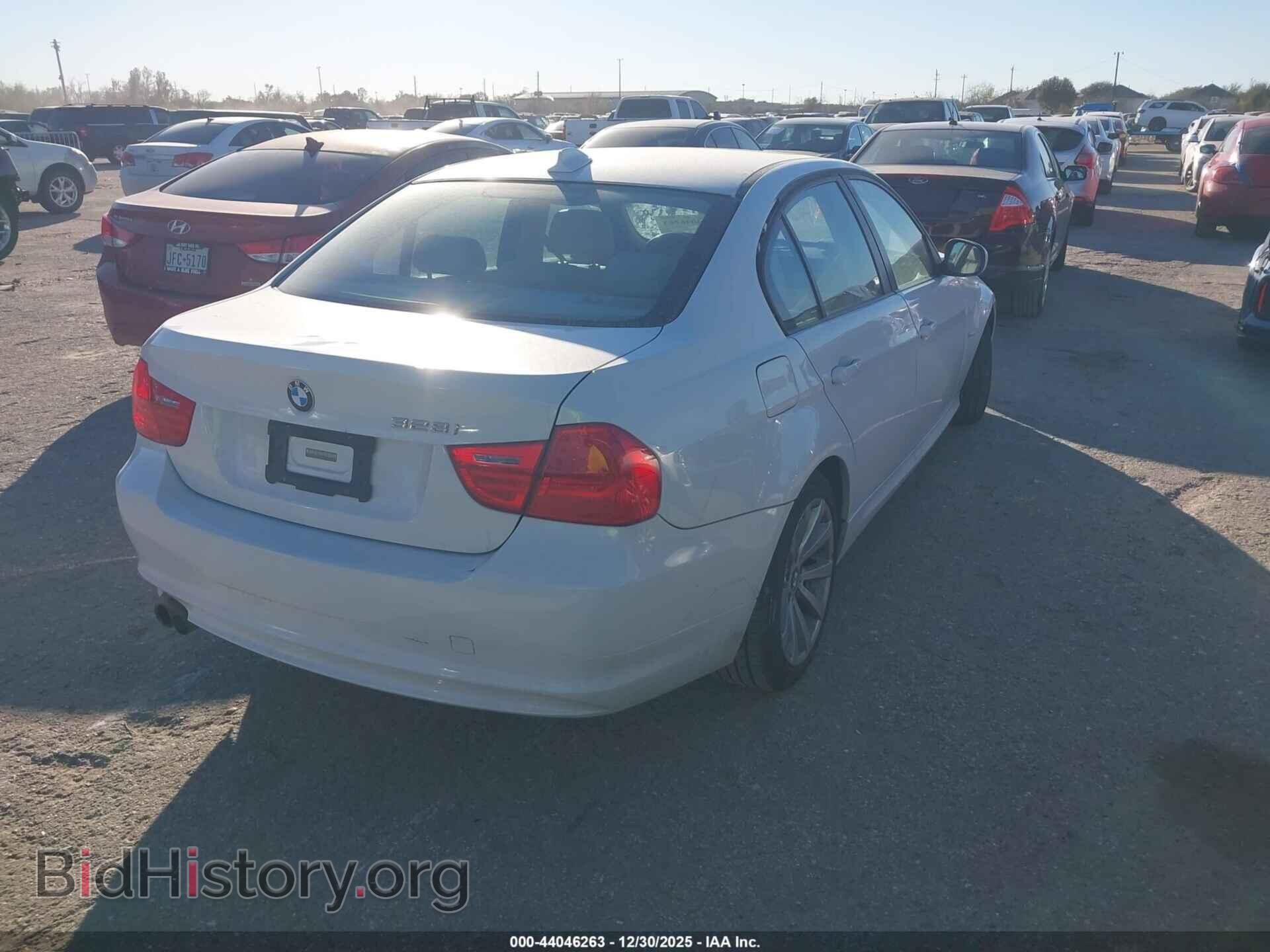 2011 BMW 328I - VIN: WBAPH7C51BE675009 - Photo 4