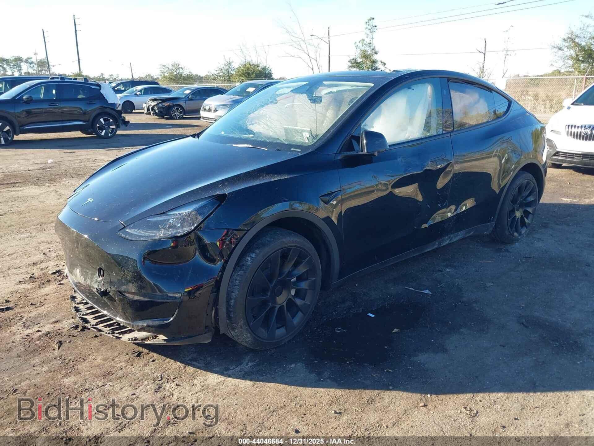 2024 TESLA MODEL Y - VIN: 7SAYGDEE2RA214710 - Фото 2