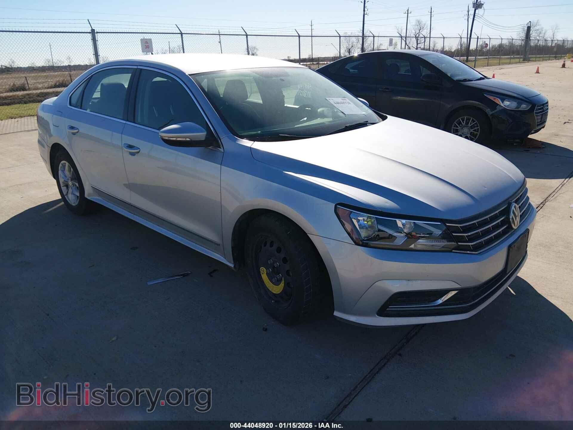 Photo 1VWAT7A35HC058142 - VOLKSWAGEN PASSAT 2017