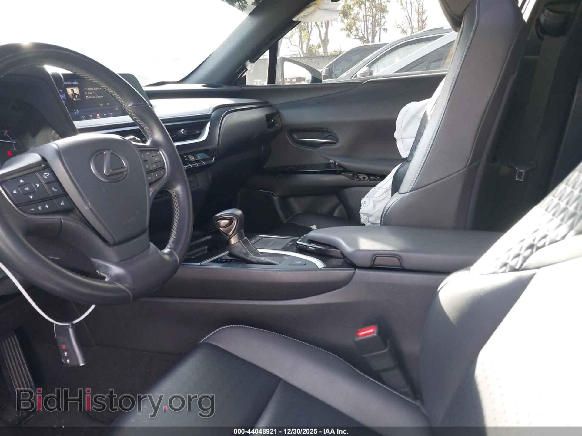 2019 LEXUS UX 200 - VIN: JTHY3JBH3K2013818 - Photo 5