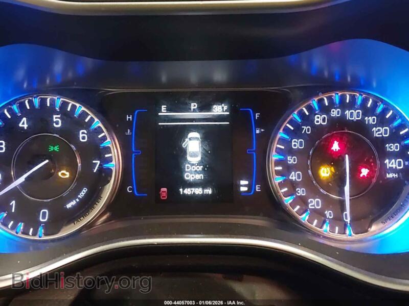 2015 Chrysler 200 (VIN 1C3CCCAB1FN590733) — фото 7 из 11