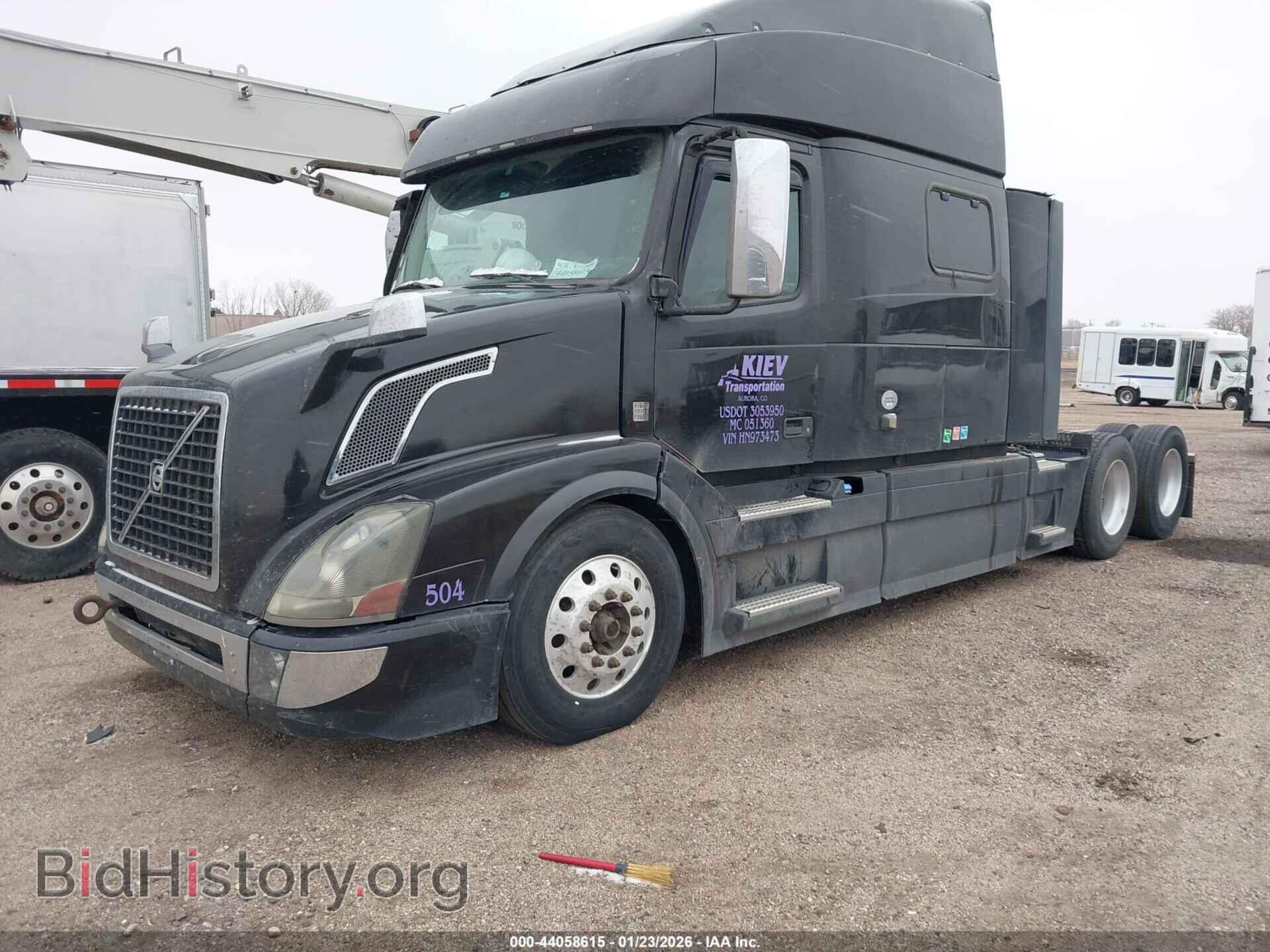 2017 VOLVO VNL - VIN: 4V4NC9EH3HN973473 - Photo 2
