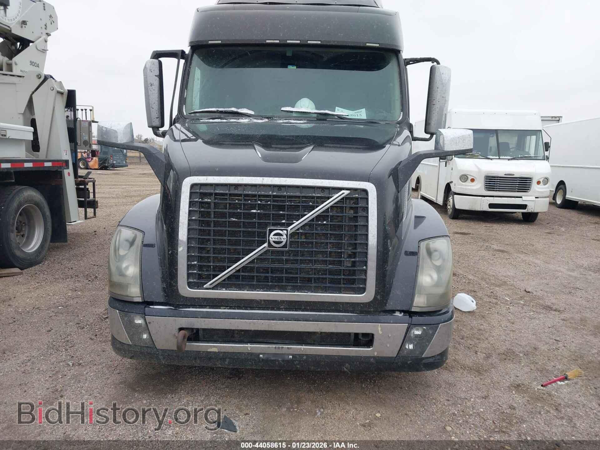 2017 VOLVO VNL - VIN: 4V4NC9EH3HN973473 - Photo 11