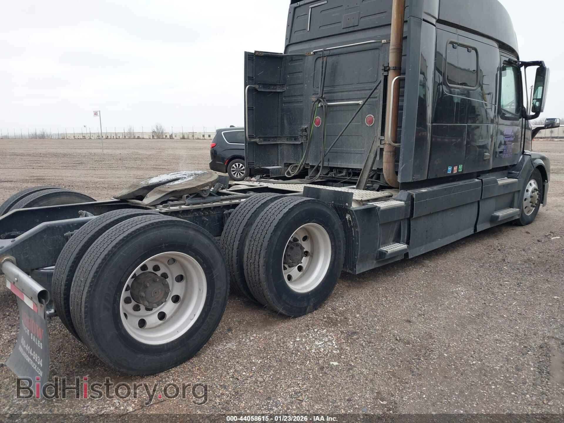 2017 VOLVO VNL - VIN: 4V4NC9EH3HN973473 - Photo 4