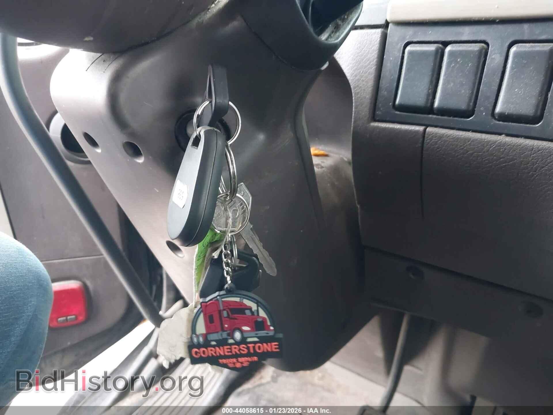 2017 VOLVO VNL - VIN: 4V4NC9EH3HN973473 - Photo 10