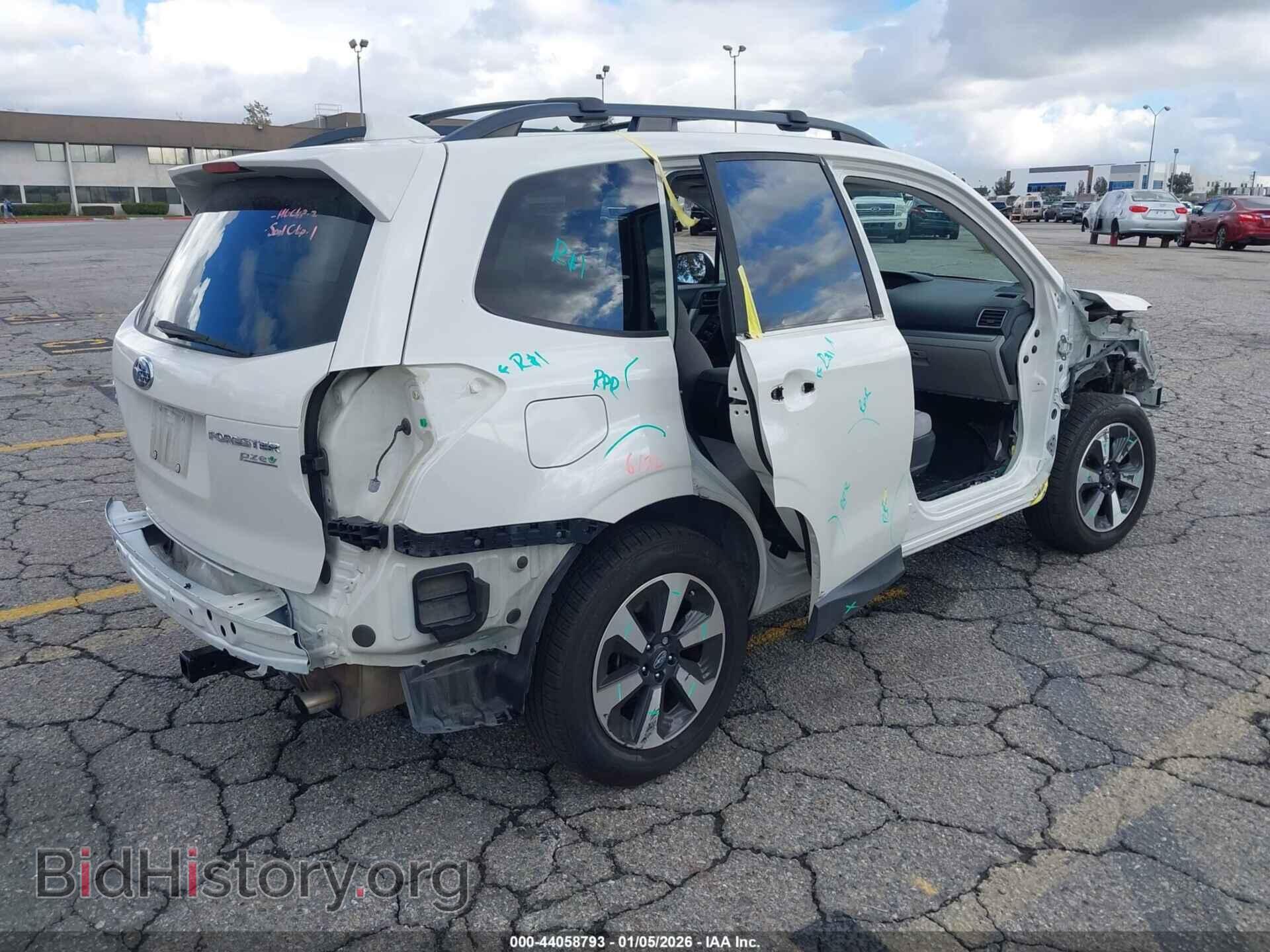 2017 SUBARU FORESTER - VIN: JF2SJAECXHH424475 - Фото 4