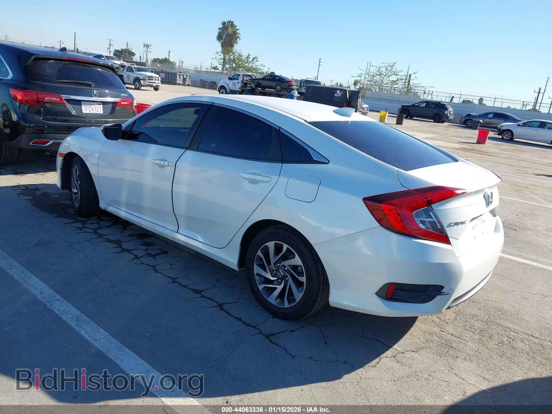 2018 HONDA CIVIC - VIN: 2HGFC2F72JH518997 - Фото 3