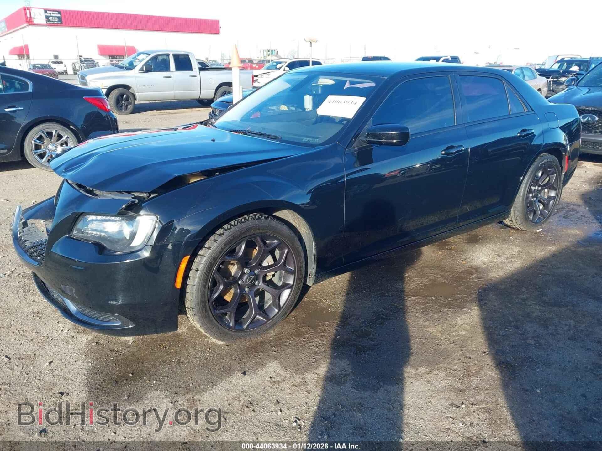 2019 CHRYSLER 300 - VIN: 2C3CCAAG3KH564962 - Фото 2