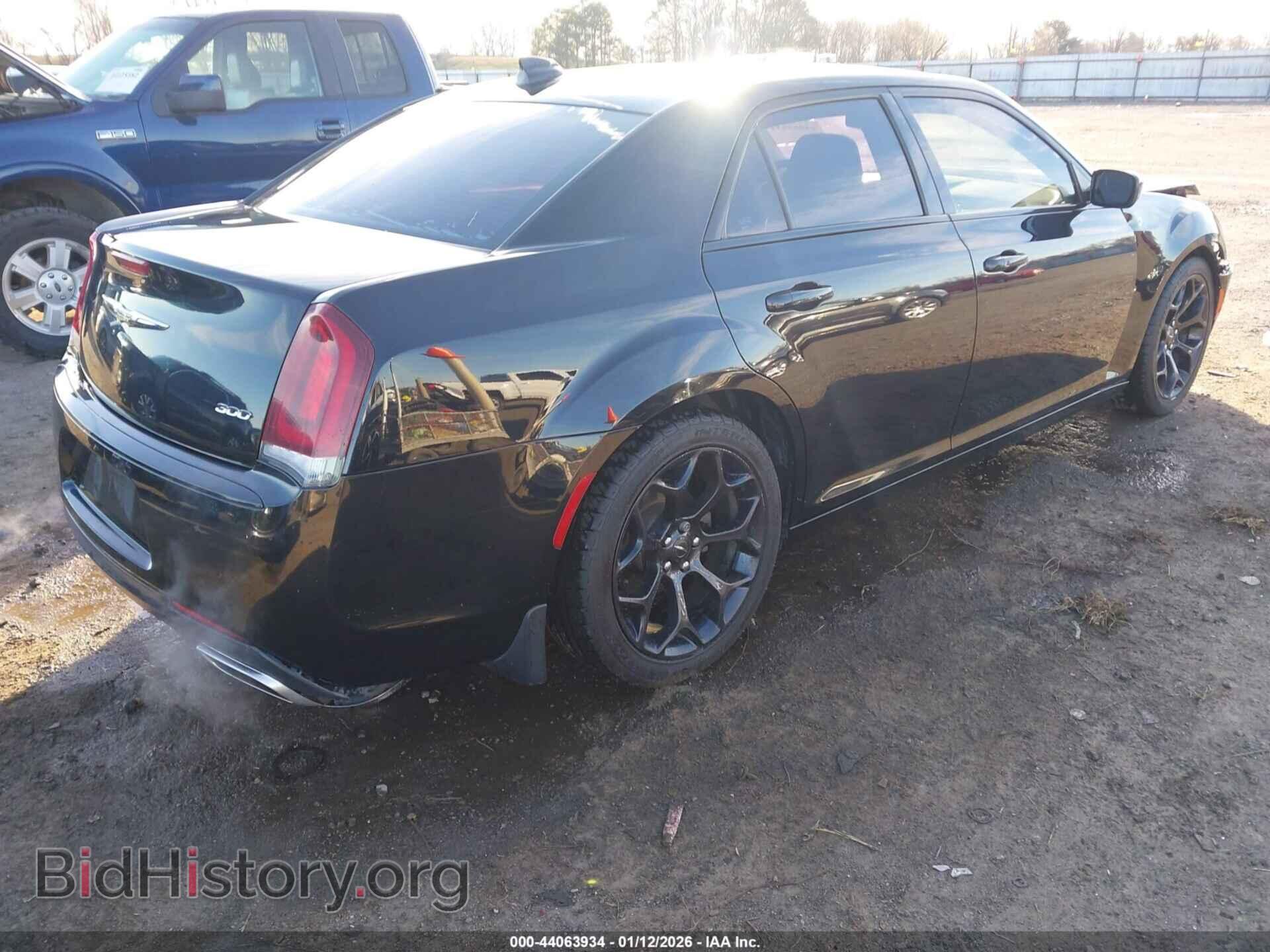 2019 CHRYSLER 300 - VIN: 2C3CCAAG3KH564962 - Фото 4