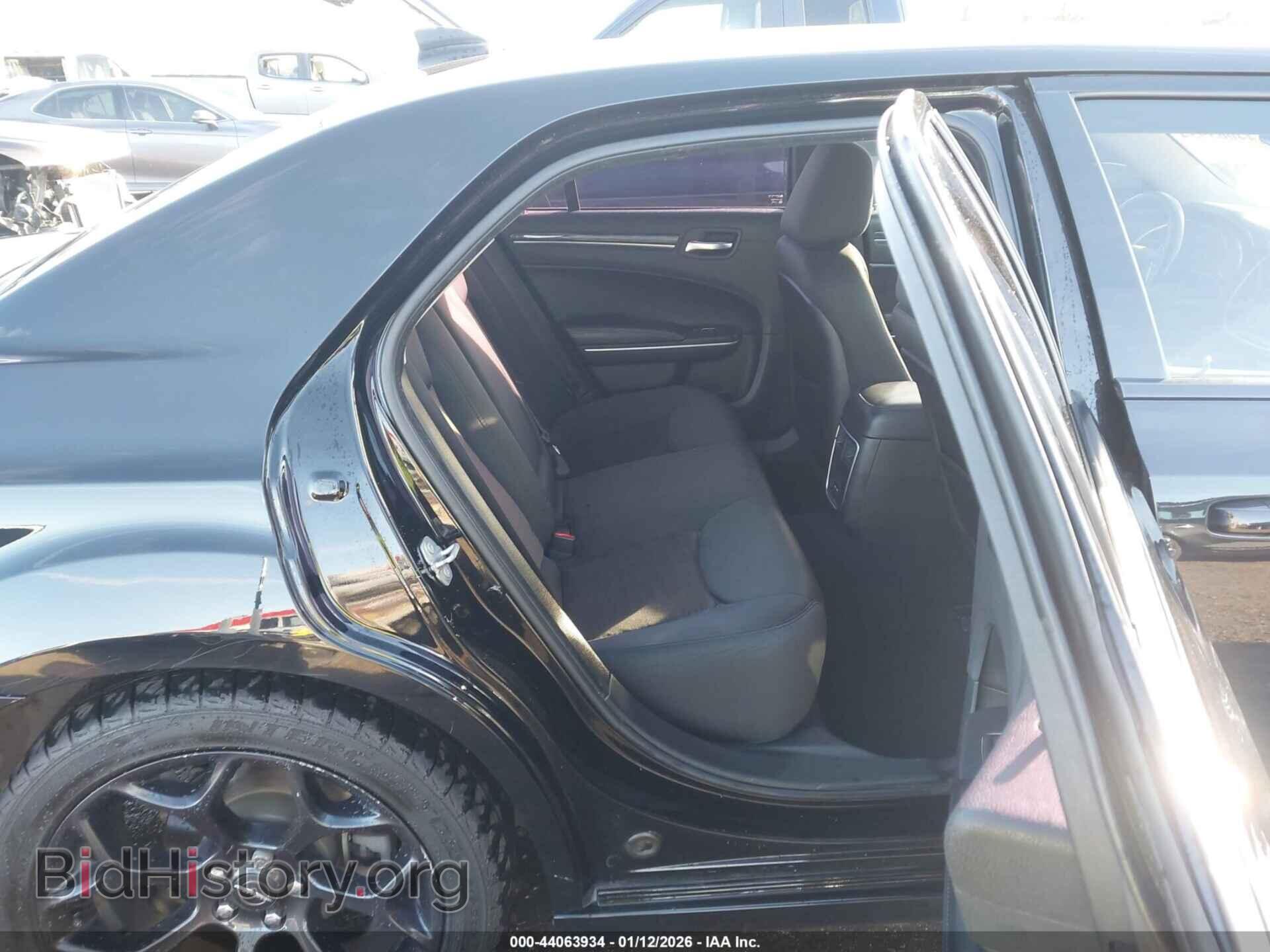 2019 CHRYSLER 300 - VIN: 2C3CCAAG3KH564962 - Фото 8
