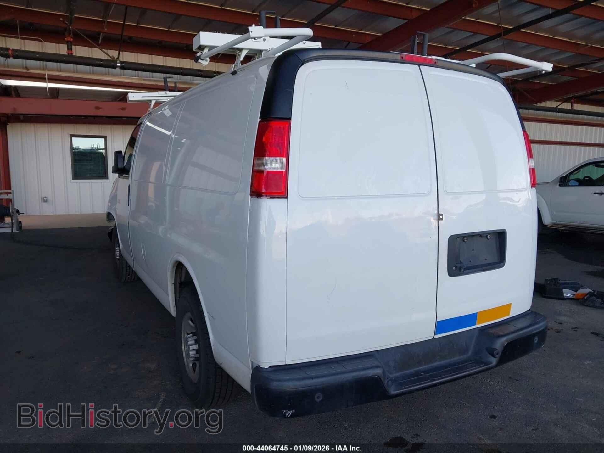 2019 CHEVROLET EXPRESS 2500 - VIN: 1GCWGAFP3K1272233 - Фото 3