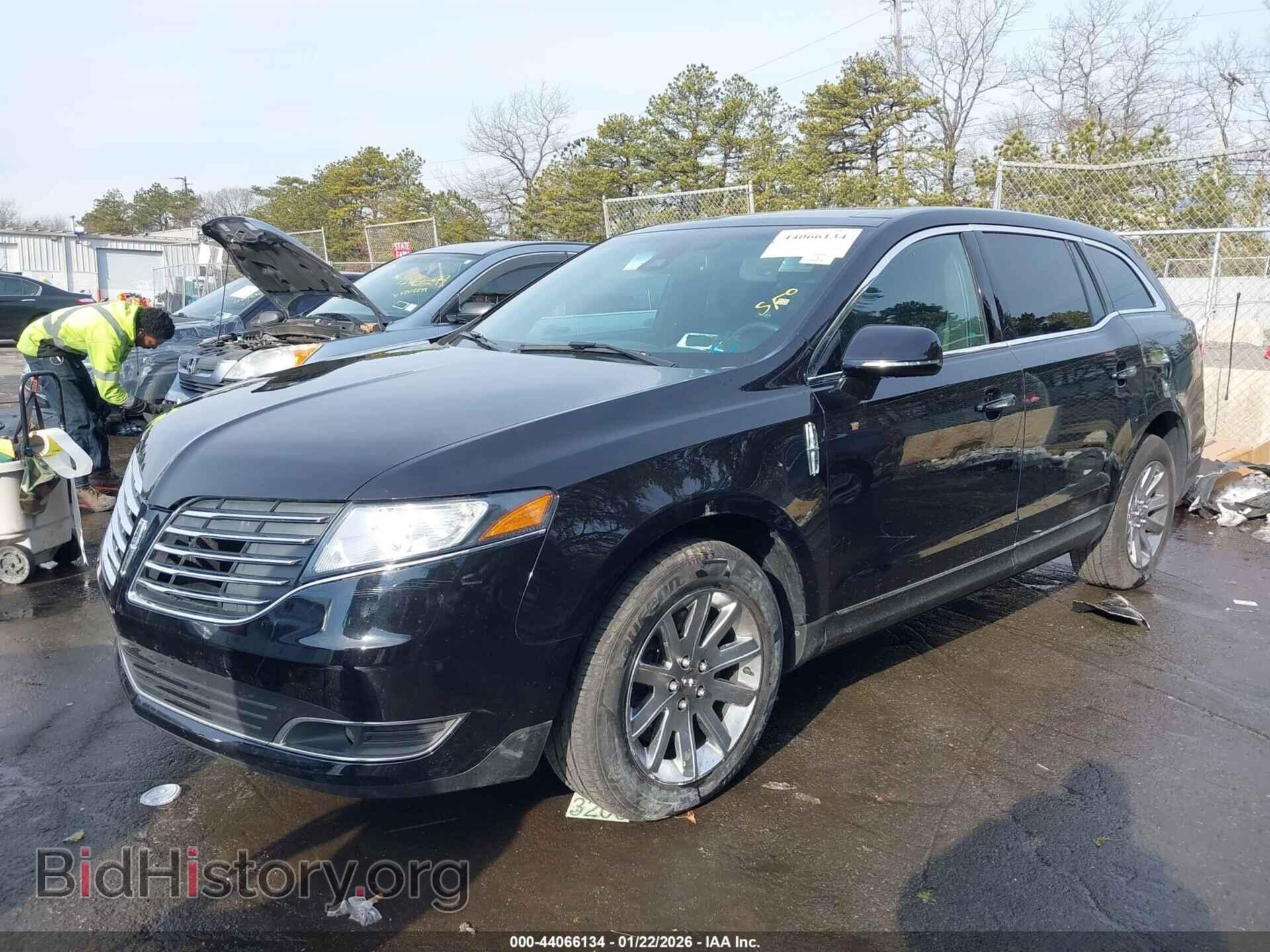 2019 LINCOLN MKT - VIN: 2LMHJ5NK4KBL04425 - Фото 2