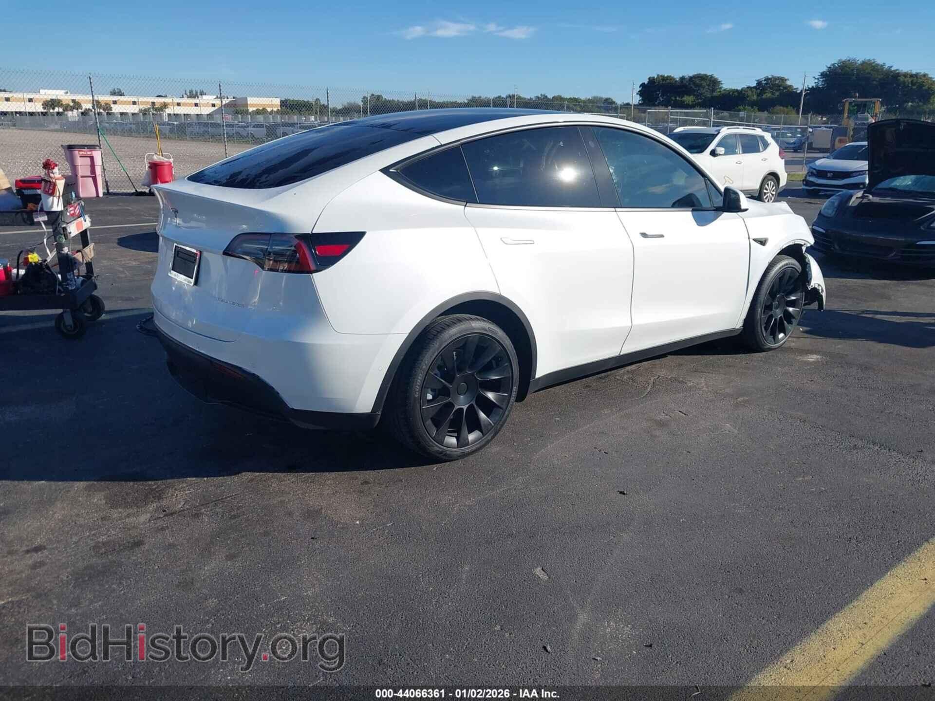 2022 TESLA MODEL Y - VIN: 7SAYGDEE9NF385502 - Фото 4