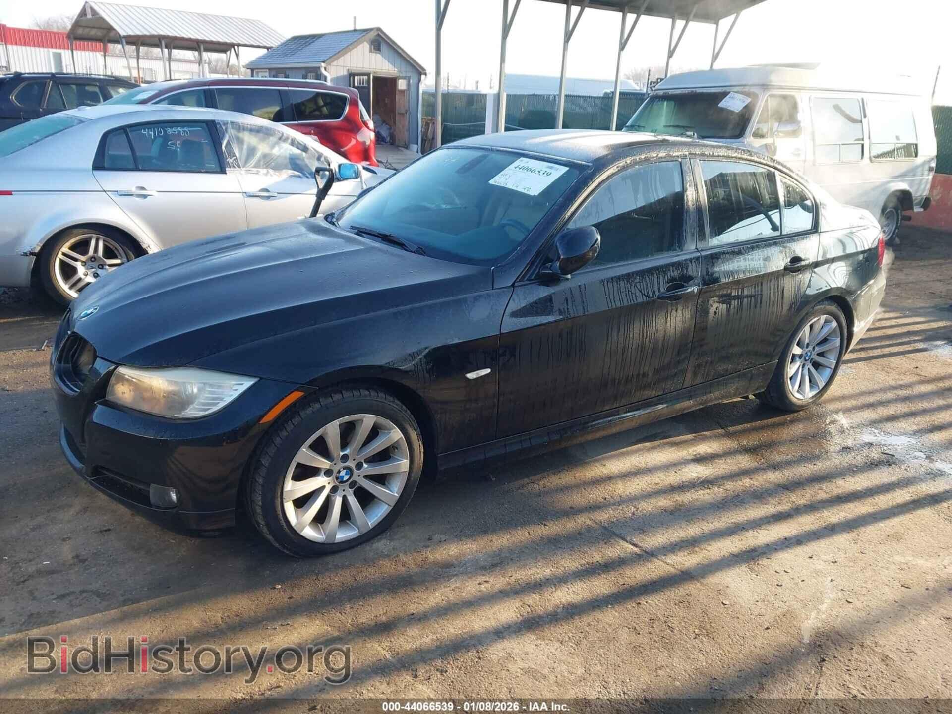 2011 BMW 328I - VIN: WBAPH7C53BE681751 - Фото 2