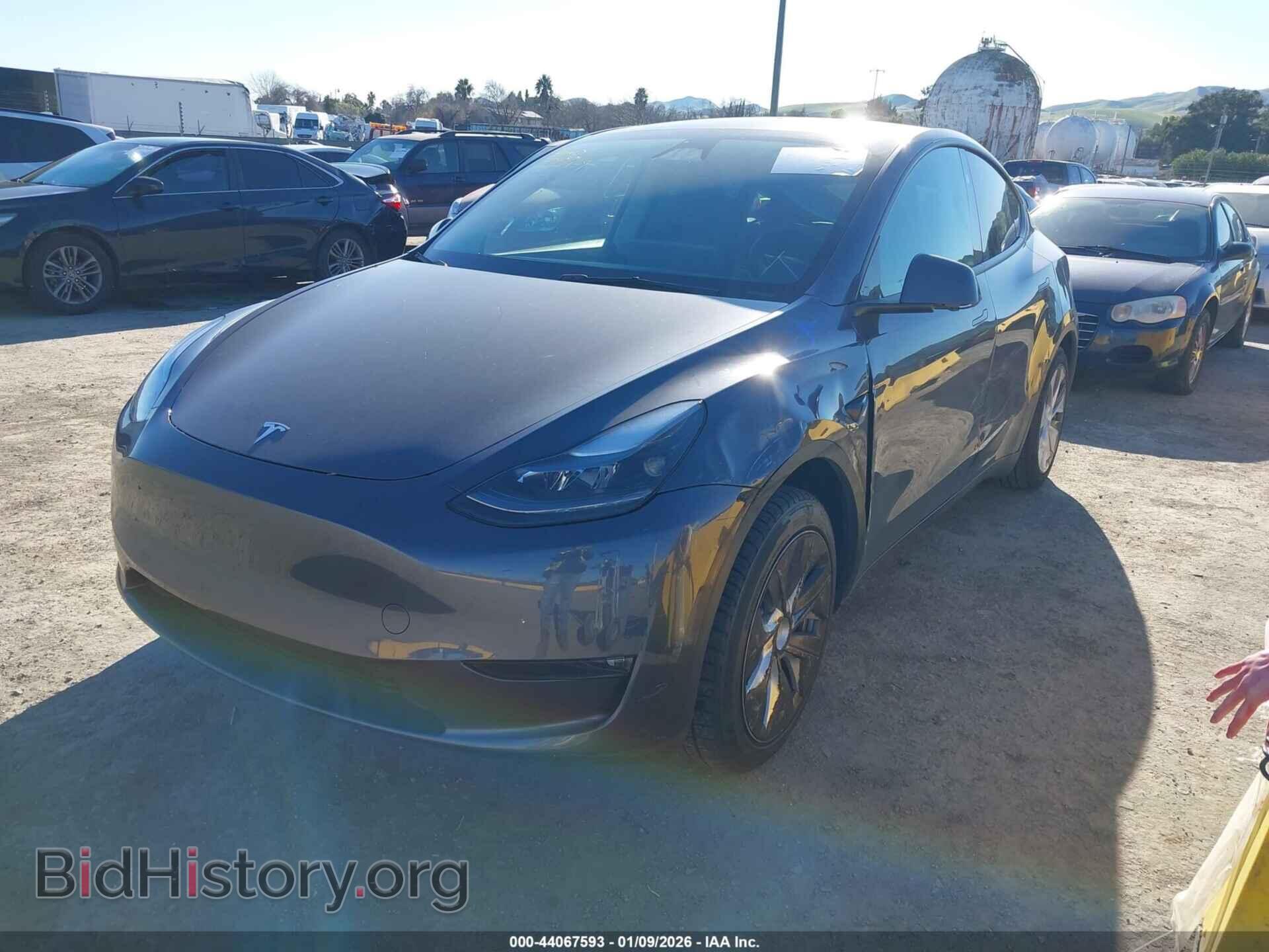 2023 TESLA MODEL Y - VIN: 7SAYGDED5PF942111 - Фото 2