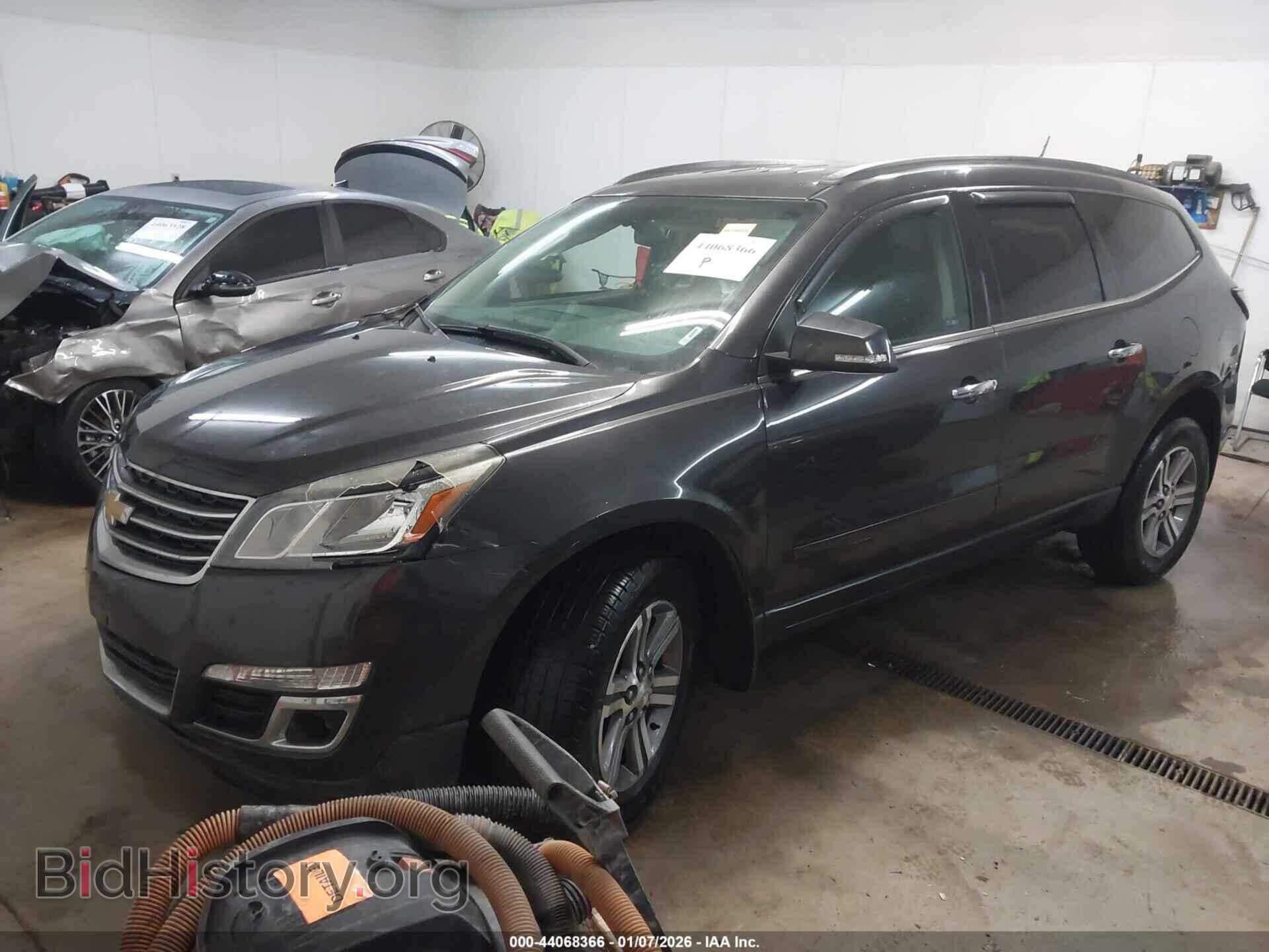 2017 CHEVROLET TRAVERSE - VIN: 1GNKVHKD6HJ279914 - Фото 2