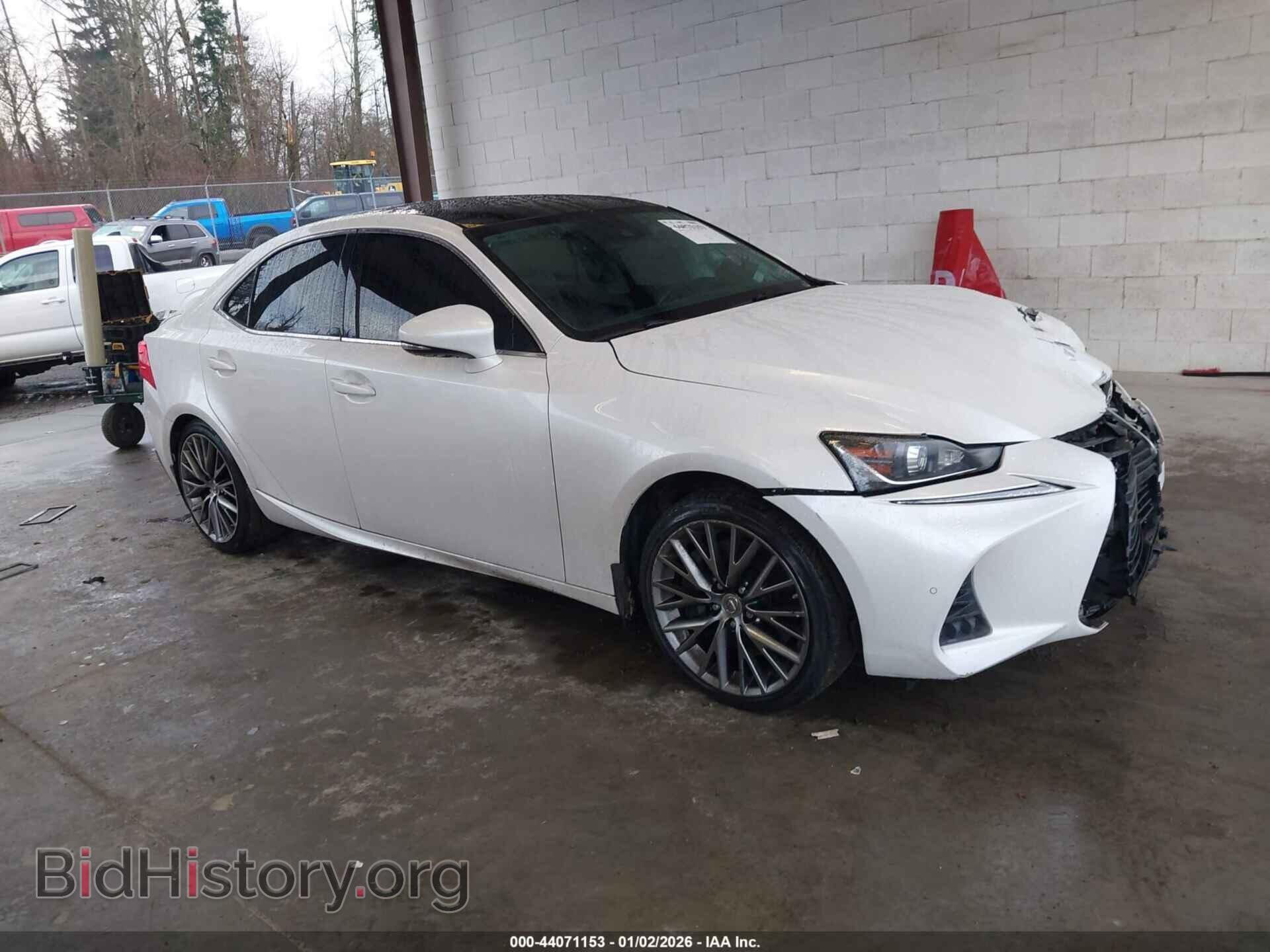 Photo JTHBA1D22H5039399 - LEXUS IS 200T 2017