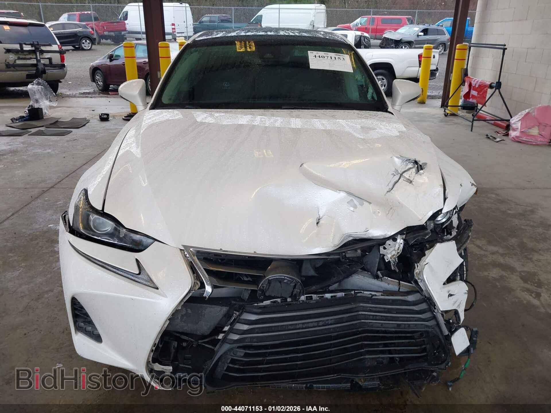 2017 LEXUS IS 200T - VIN: JTHBA1D22H5039399 - Фото 12