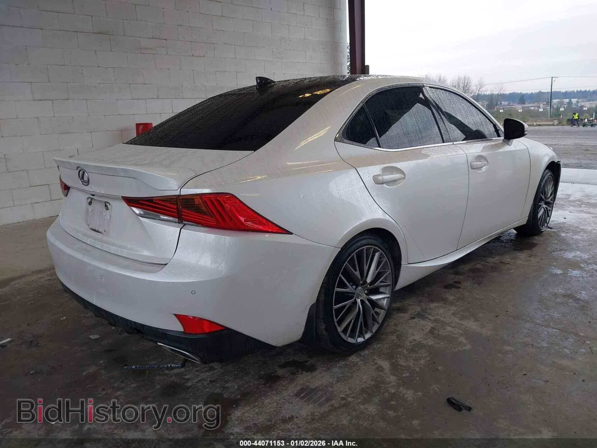 2017 LEXUS IS 200T - VIN: JTHBA1D22H5039399 - Фото 4