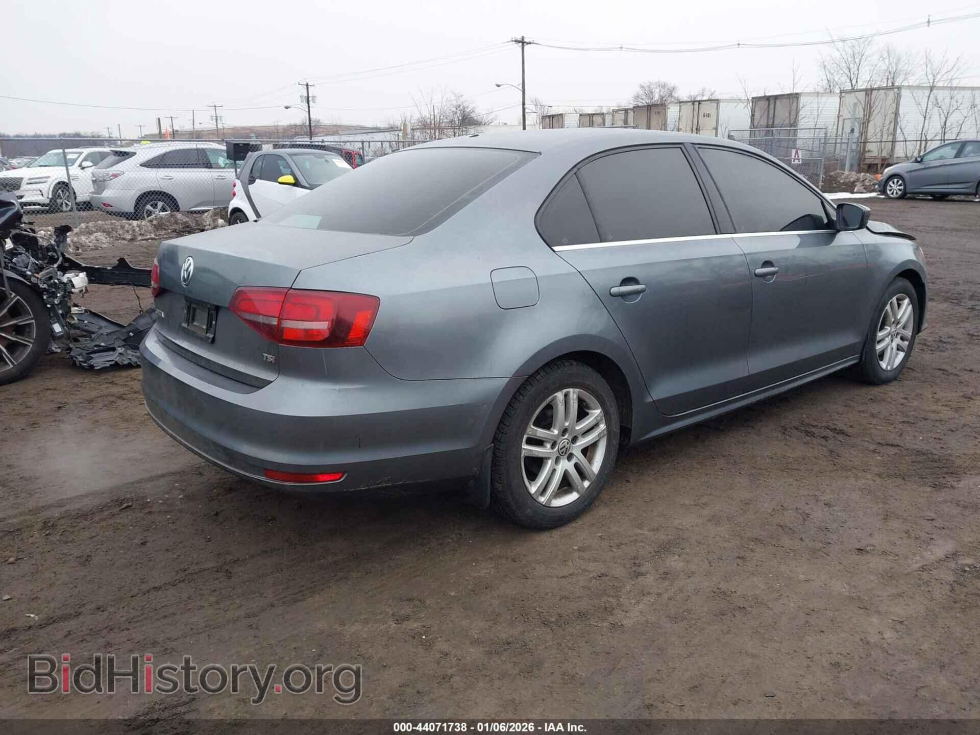 2017 VOLKSWAGEN JETTA - VIN: 3VW2B7AJ5HM379392 - Фото 4