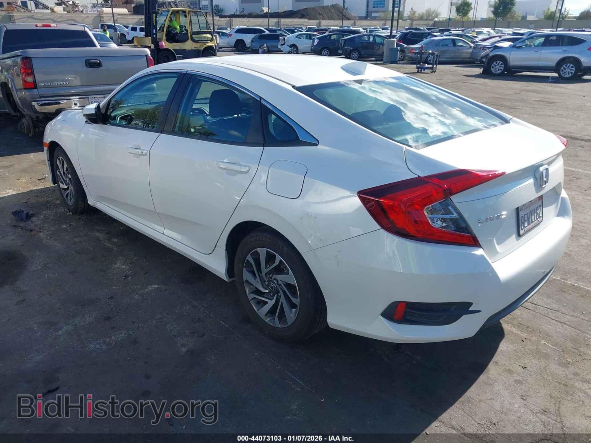 2018 HONDA CIVIC - VIN: 19XFC2F70JE206185 - Фото 3