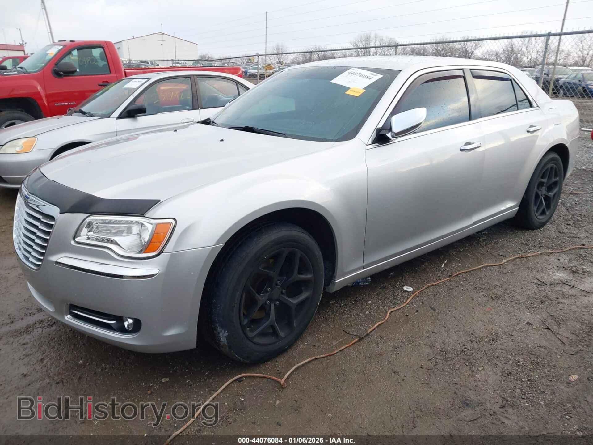 2011 CHRYSLER 300 - VIN: 2C3CA5CG0BH614095 - Фото 2