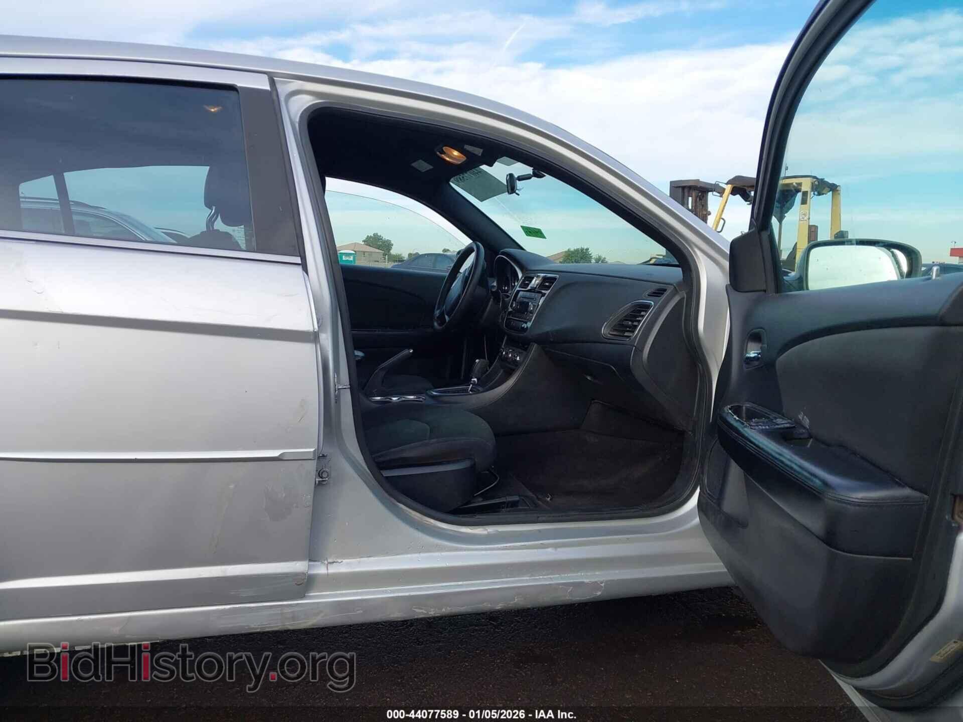 2012 CHRYSLER 200 - VIN: 1C3CCBAB1CN203037 - Фото 5