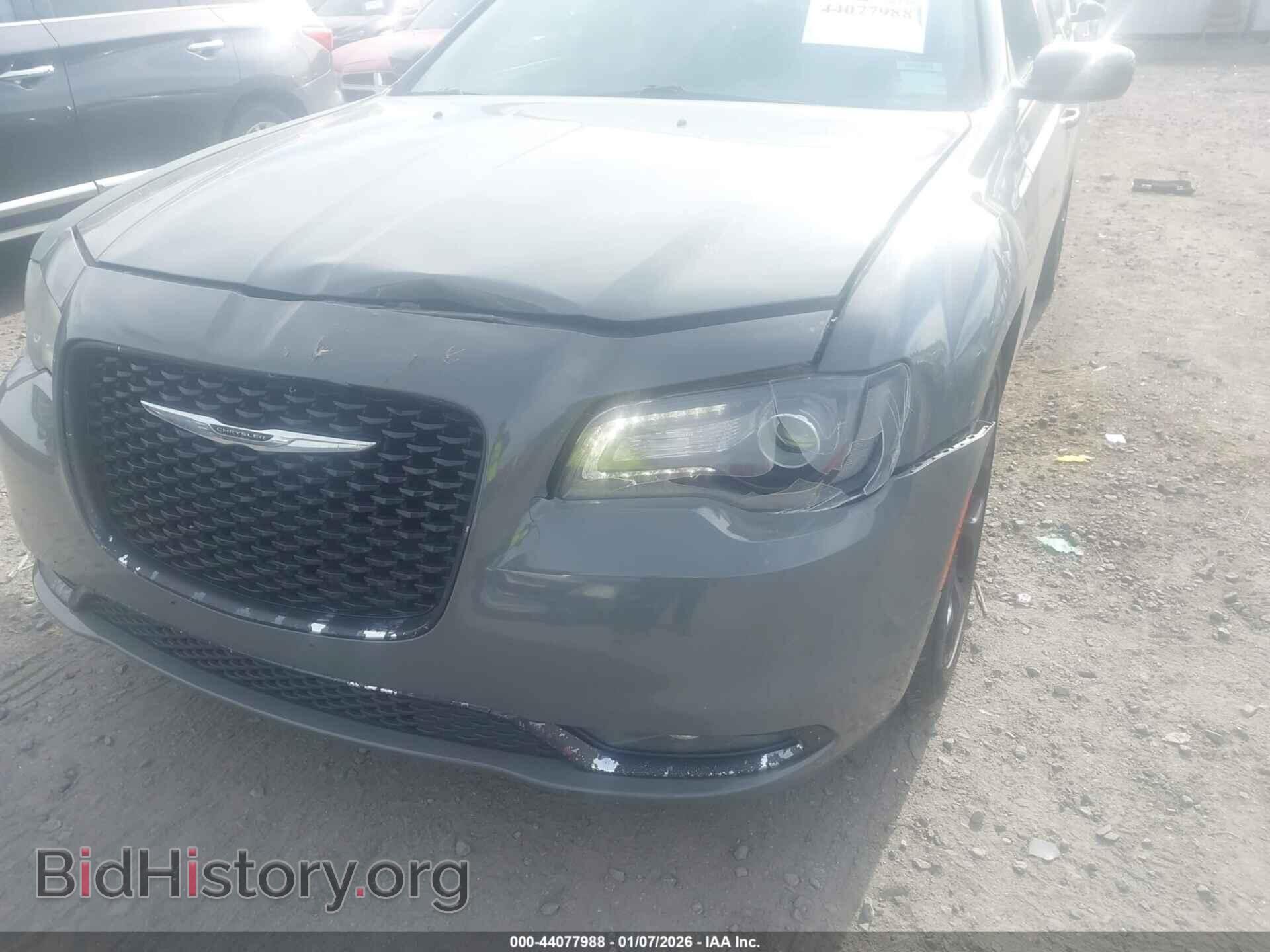 2019 CHRYSLER 300 - VIN: 2C3CCABG4KH562846 - Фото 6