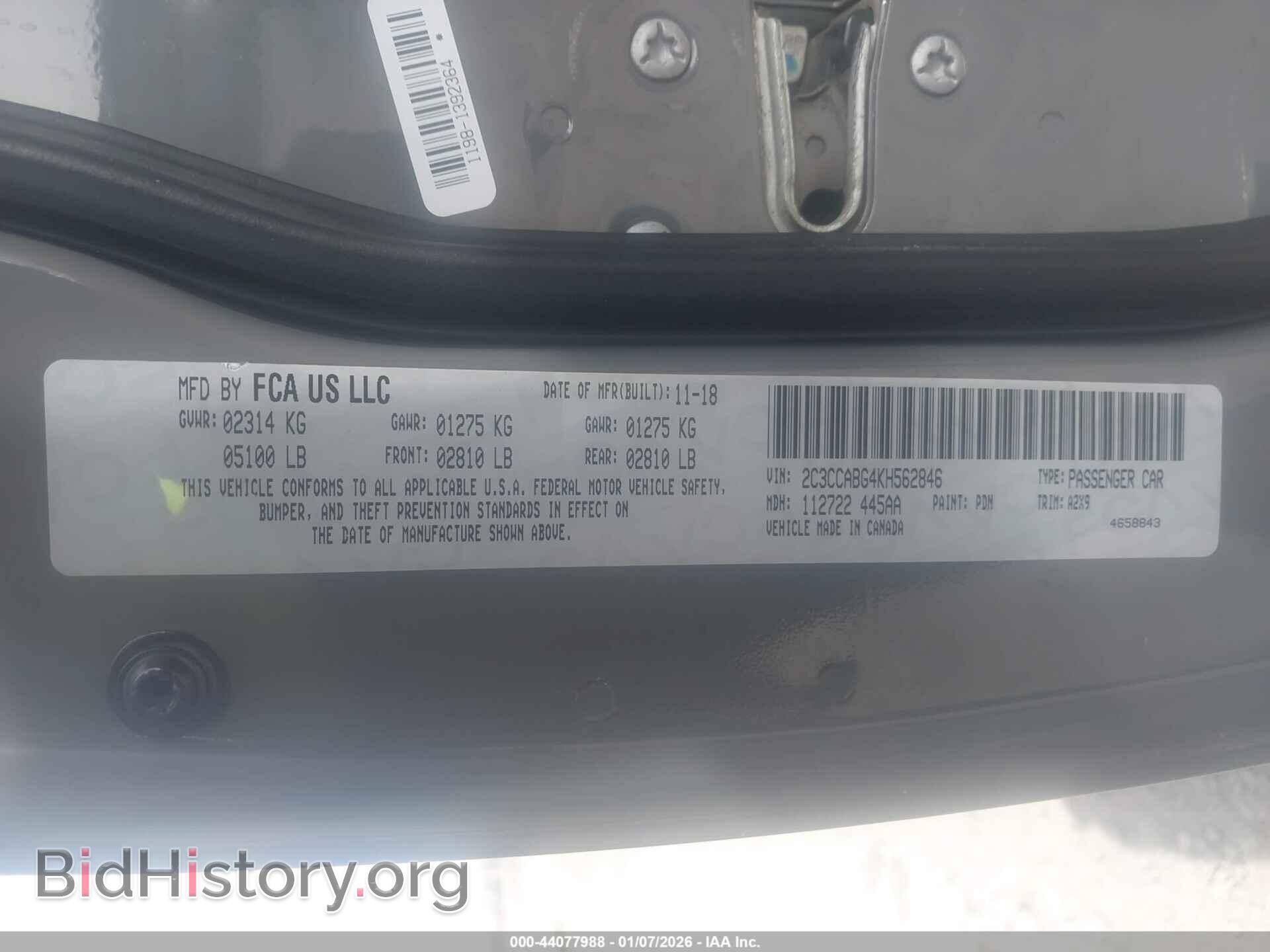 2019 CHRYSLER 300 - VIN: 2C3CCABG4KH562846 - Фото 9