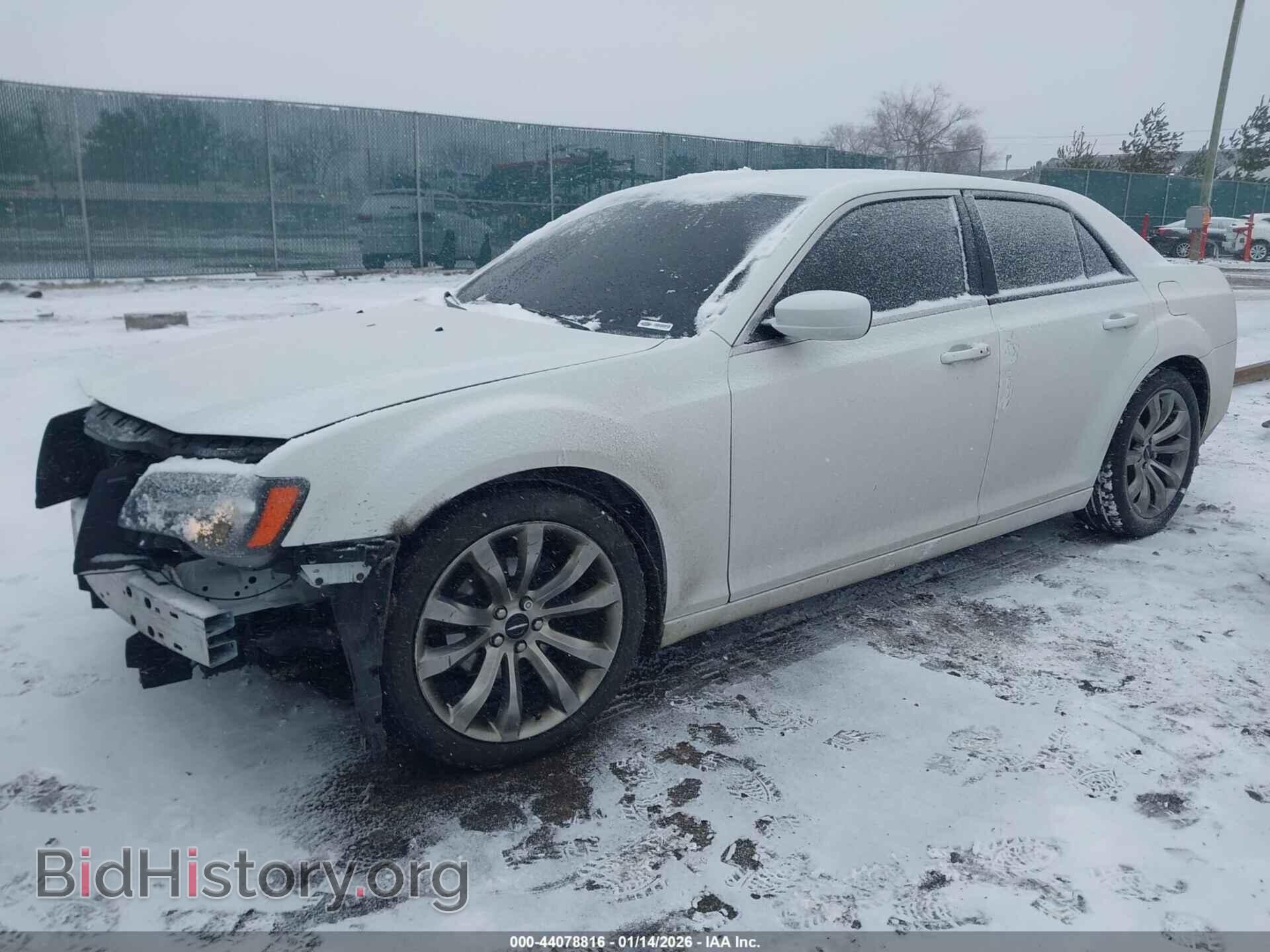 2014 CHRYSLER 300 - VIN: 2C3CCABG8EH331002 - Фото 2