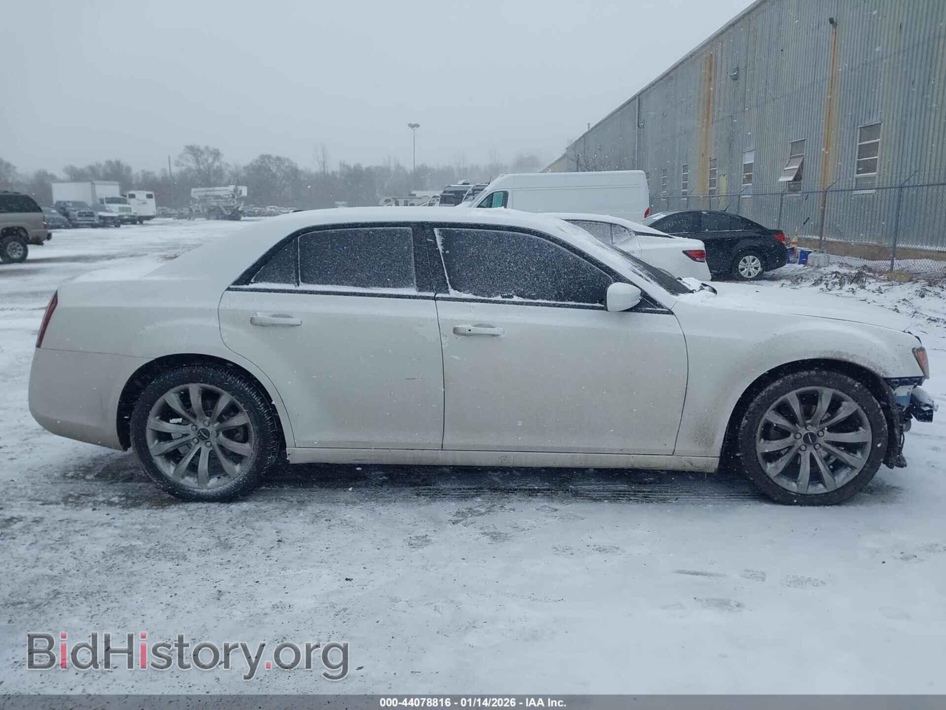 2014 CHRYSLER 300 - VIN: 2C3CCABG8EH331002 - Фото 14