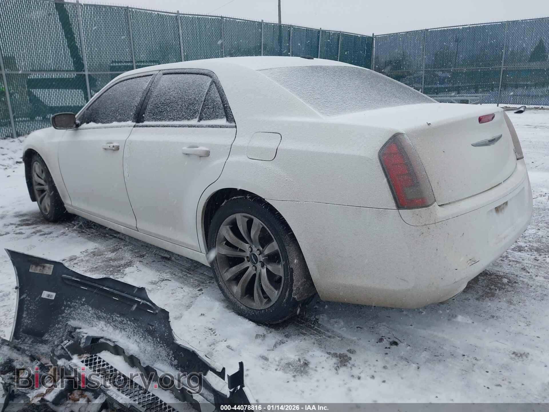 2014 CHRYSLER 300 - VIN: 2C3CCABG8EH331002 - Фото 3