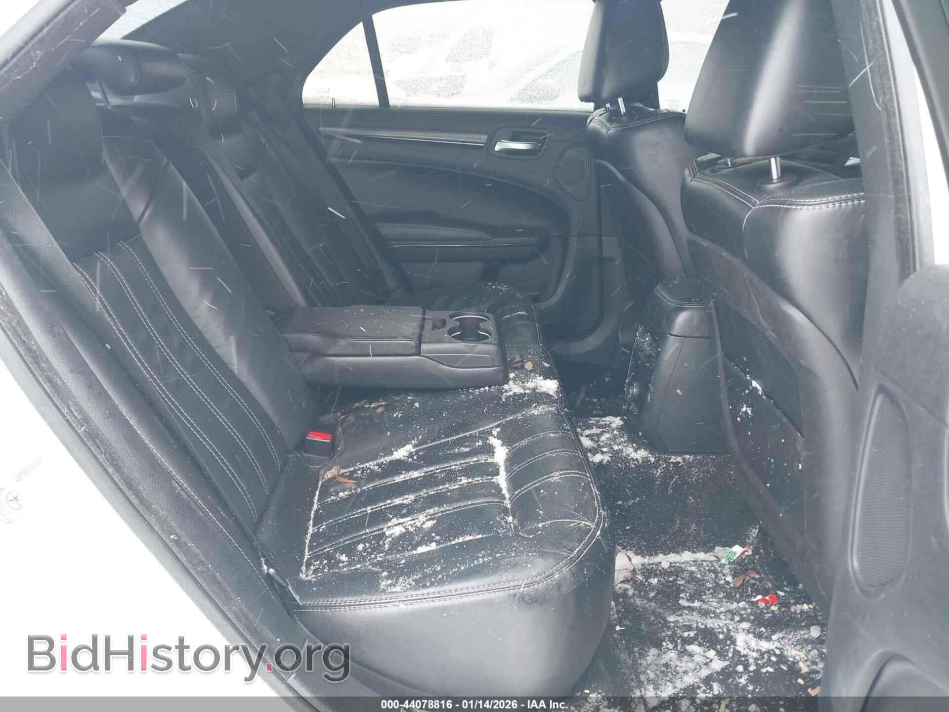 2014 CHRYSLER 300 - VIN: 2C3CCABG8EH331002 - Фото 8