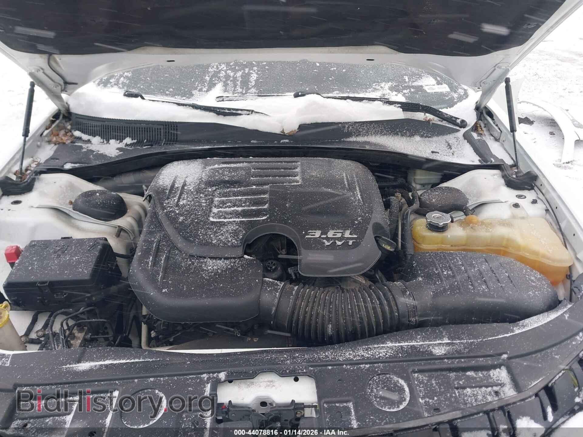 2014 CHRYSLER 300 - VIN: 2C3CCABG8EH331002 - Фото 10