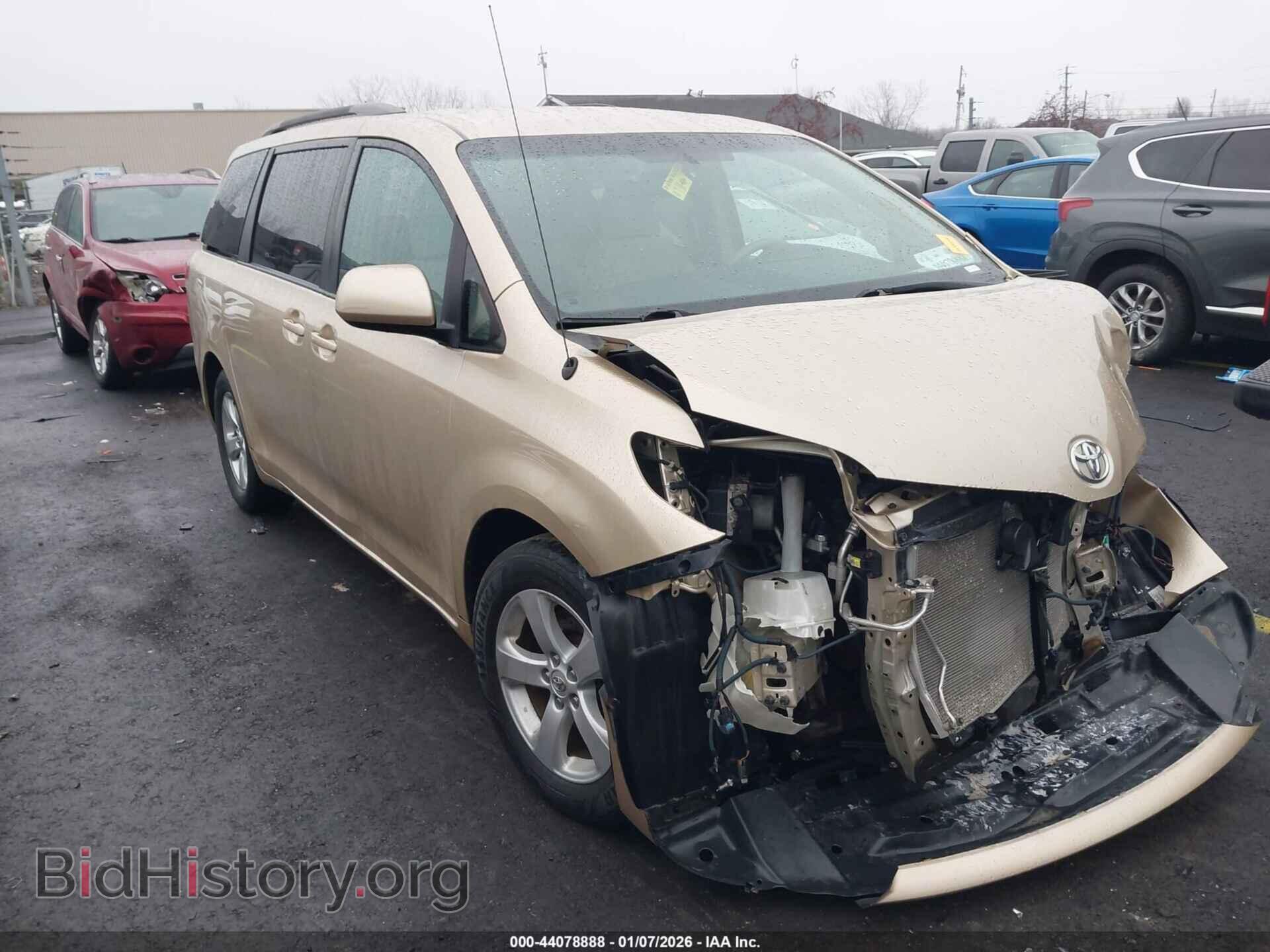 Фотография 5TDKK3DC7BS034879 - TOYOTA SIENNA 2011