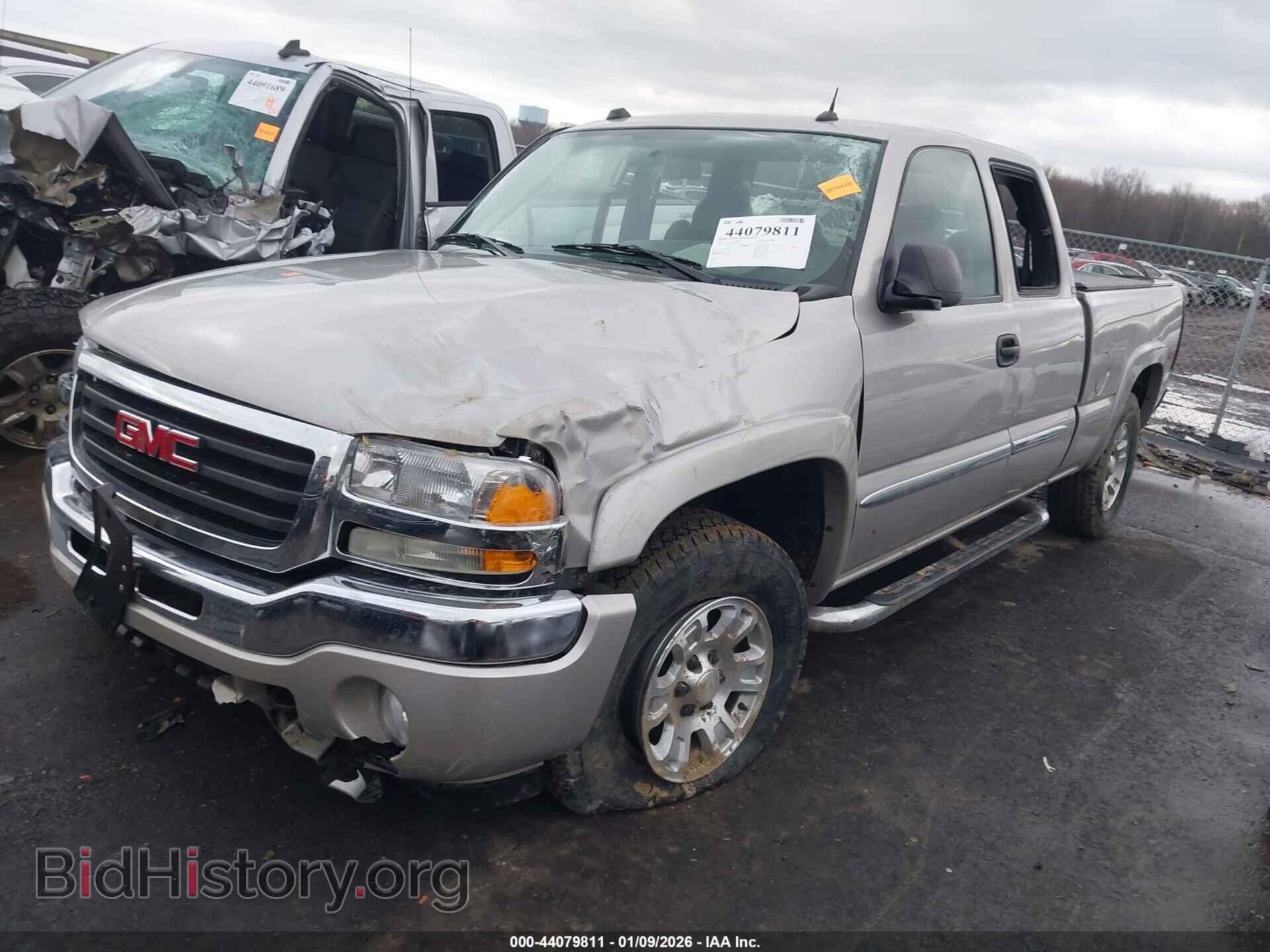 2005 GMC SIERRA 1500 - VIN: 2GTEK19BX51365680 - Фото 2