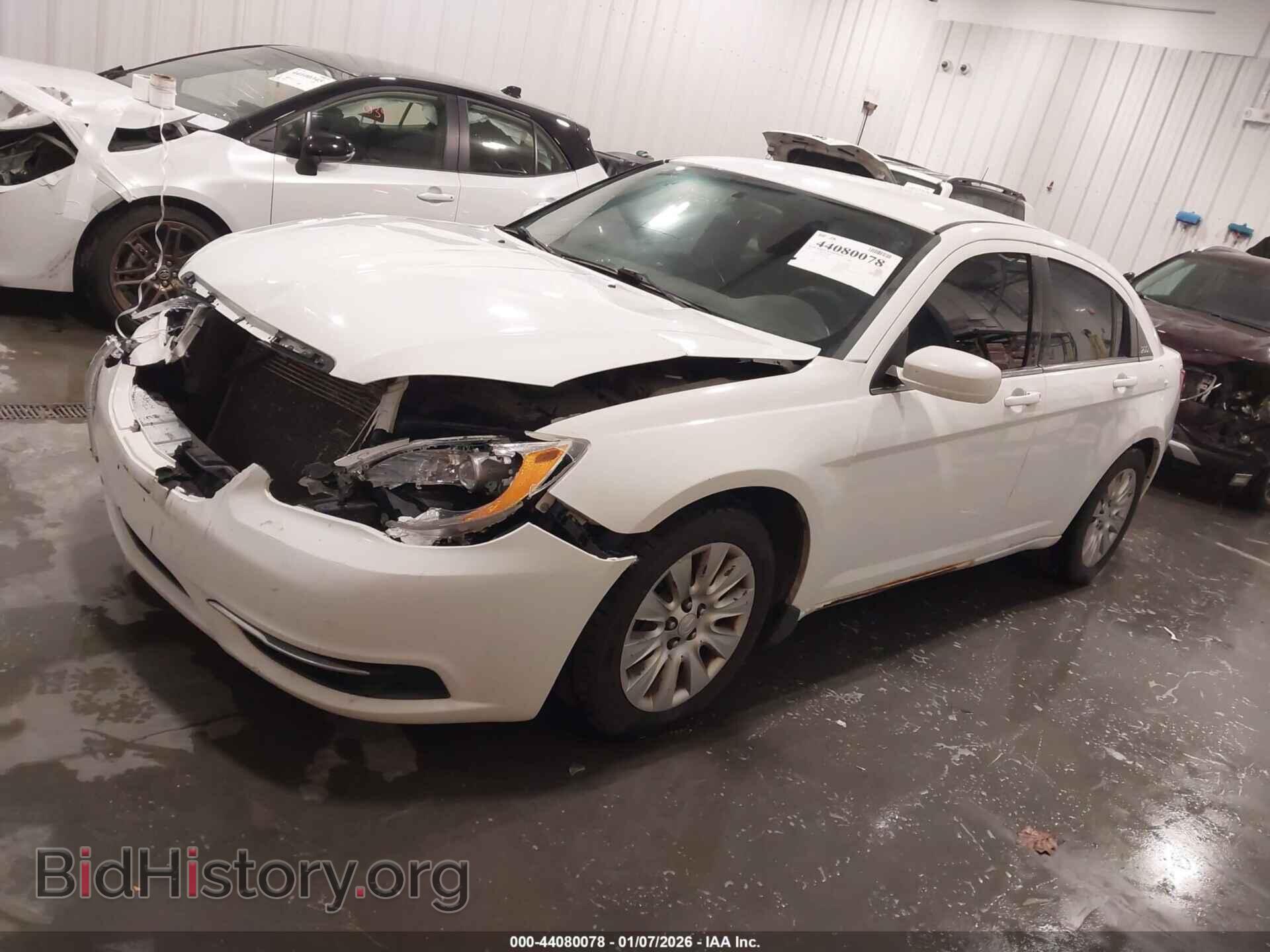 2013 CHRYSLER 200 - VIN: 1C3CCBAB2DN720249 - Фото 2