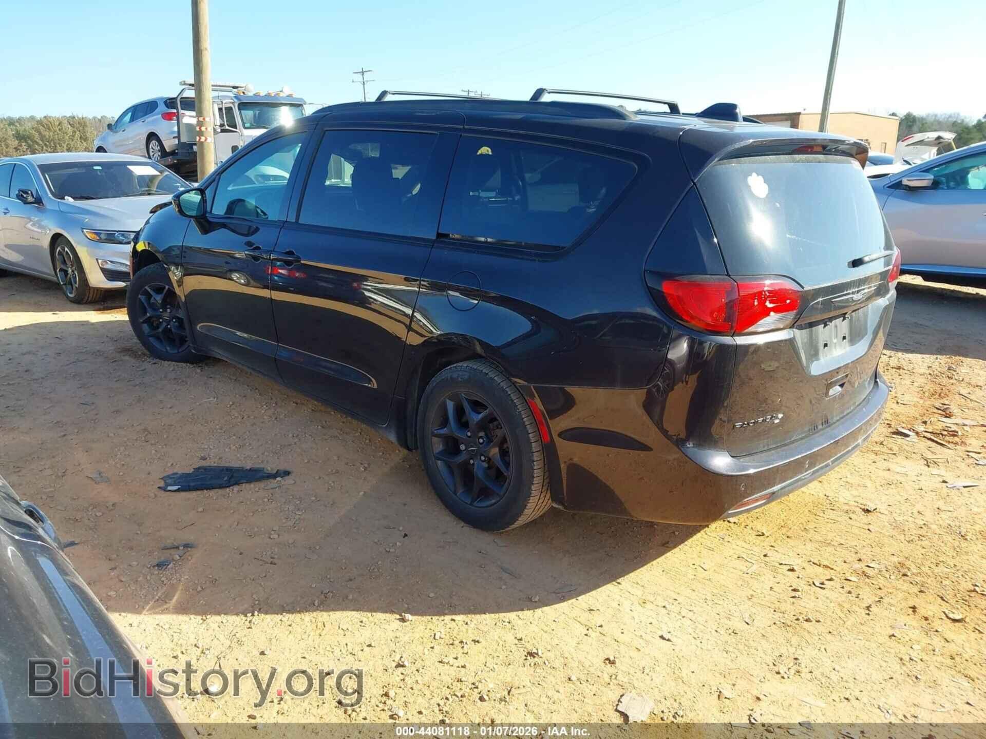 2018 CHRYSLER PACIFICA - VIN: 2C4RC1EG8JR188896 - Фото 3