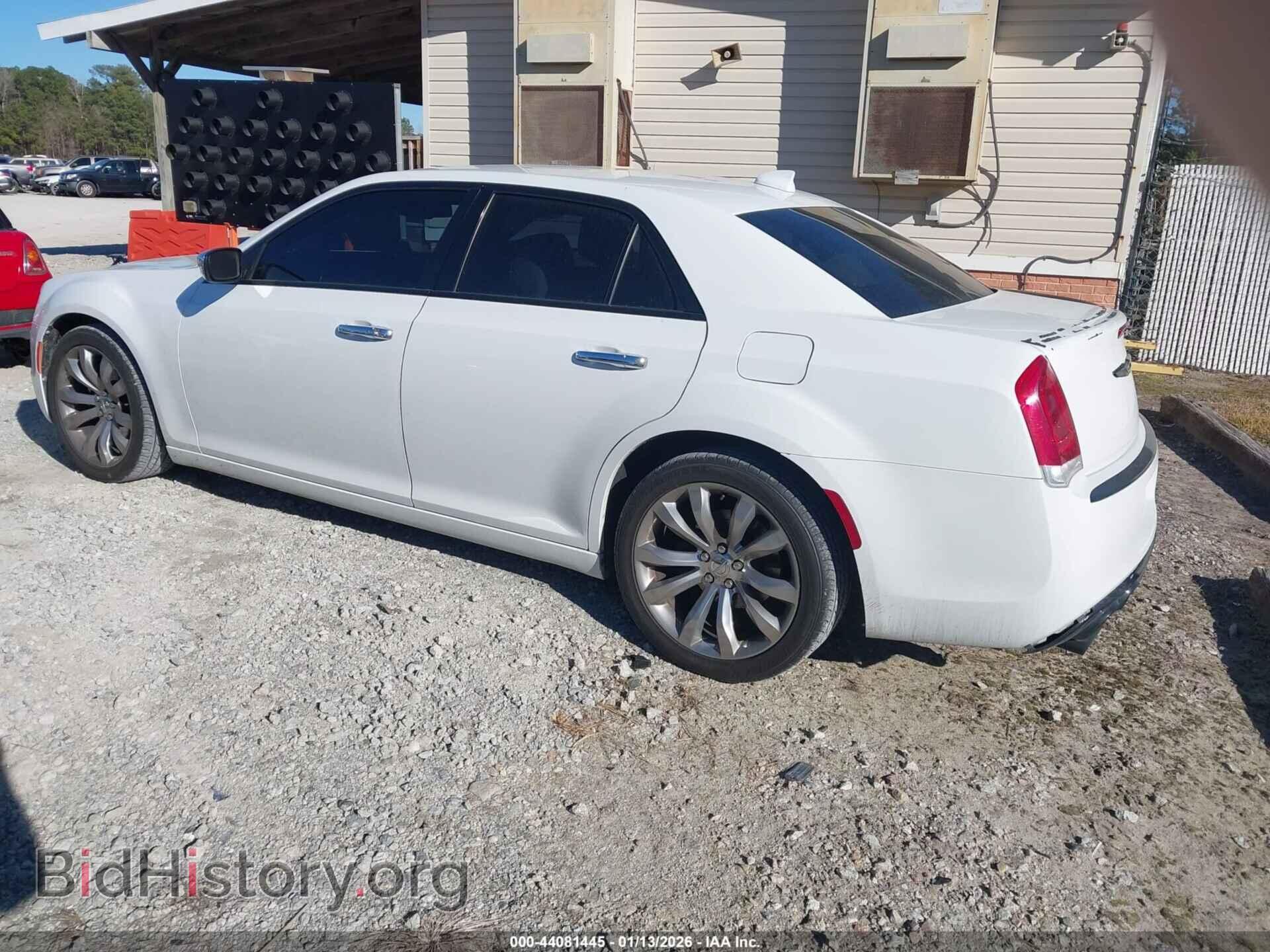 2019 CHRYSLER 300 - VIN: 2C3CCAEG8KH698120 - Фото 3