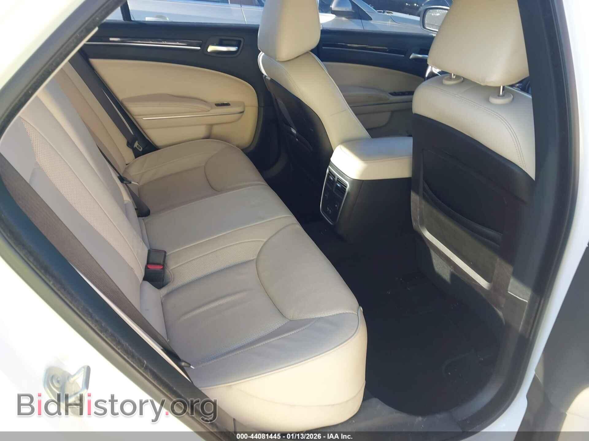 2019 CHRYSLER 300 - VIN: 2C3CCAEG8KH698120 - Фото 8
