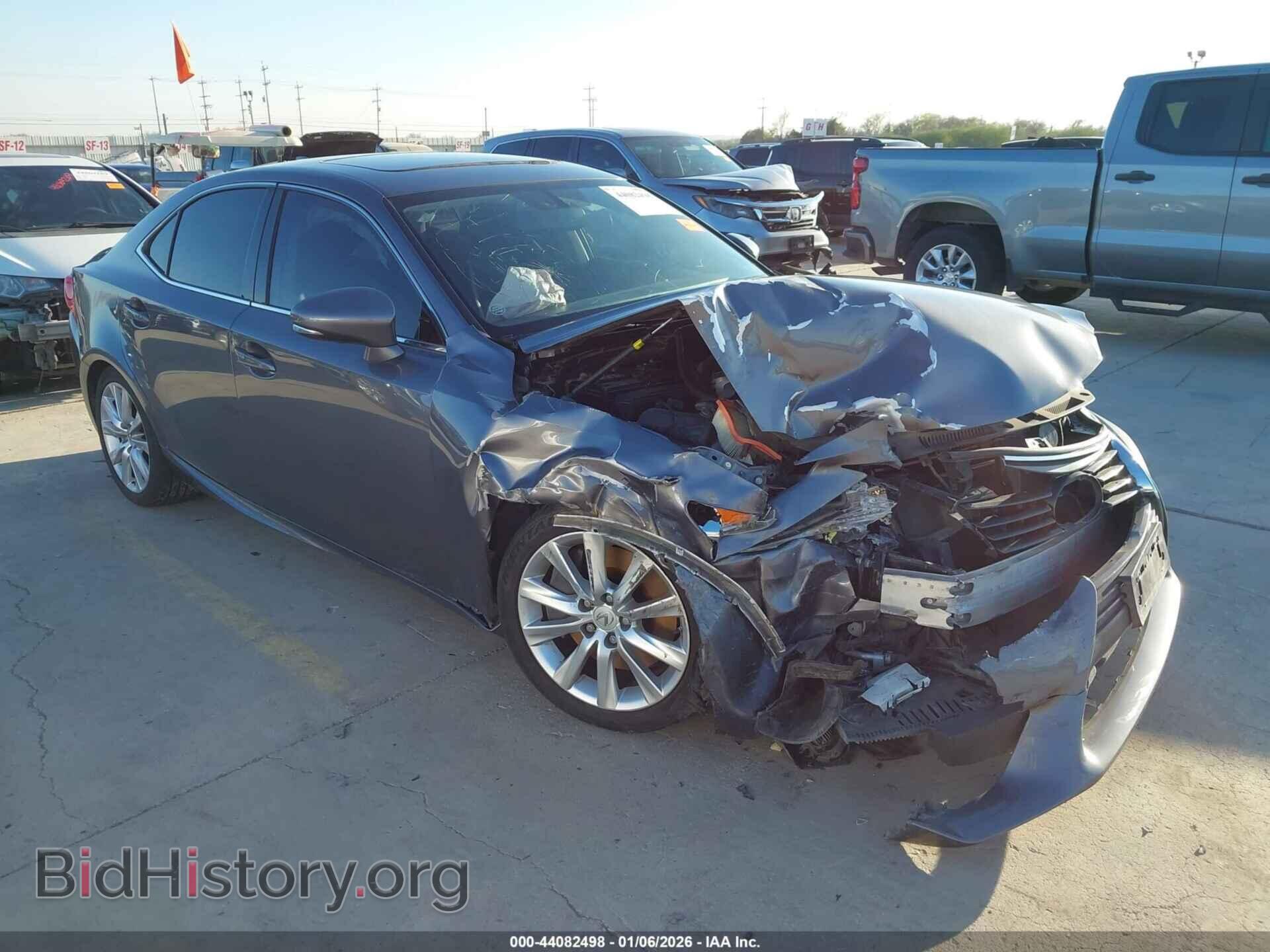 Photo JTHBA1D23G5013263 - LEXUS IS 200T 2016