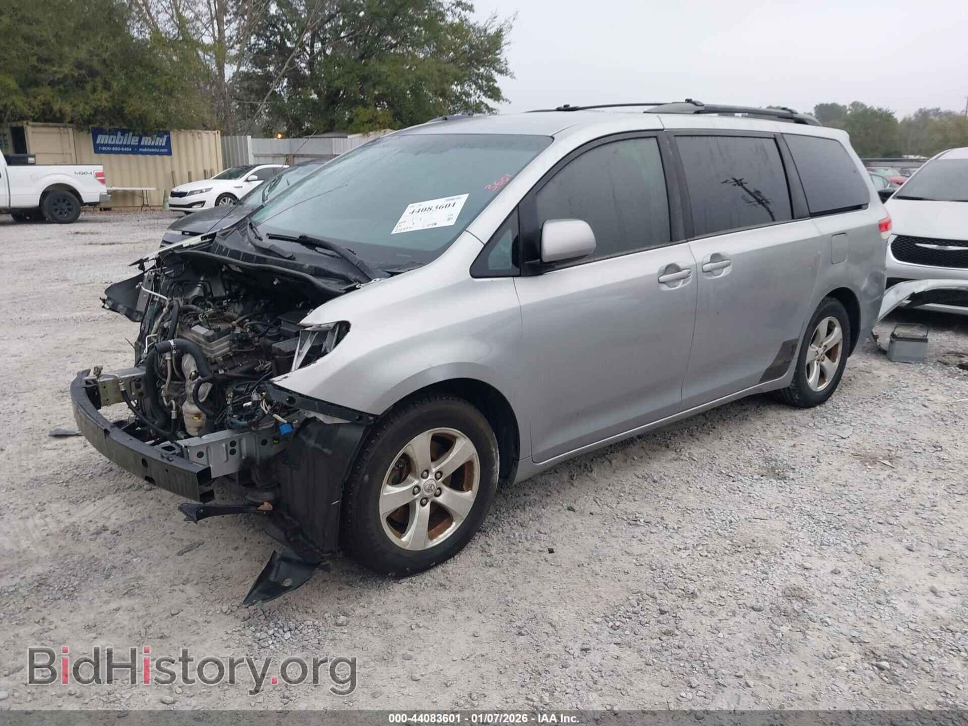 2011 TOYOTA SIENNA - VIN: 5TDKK3DC8BS039072 - Фото 2