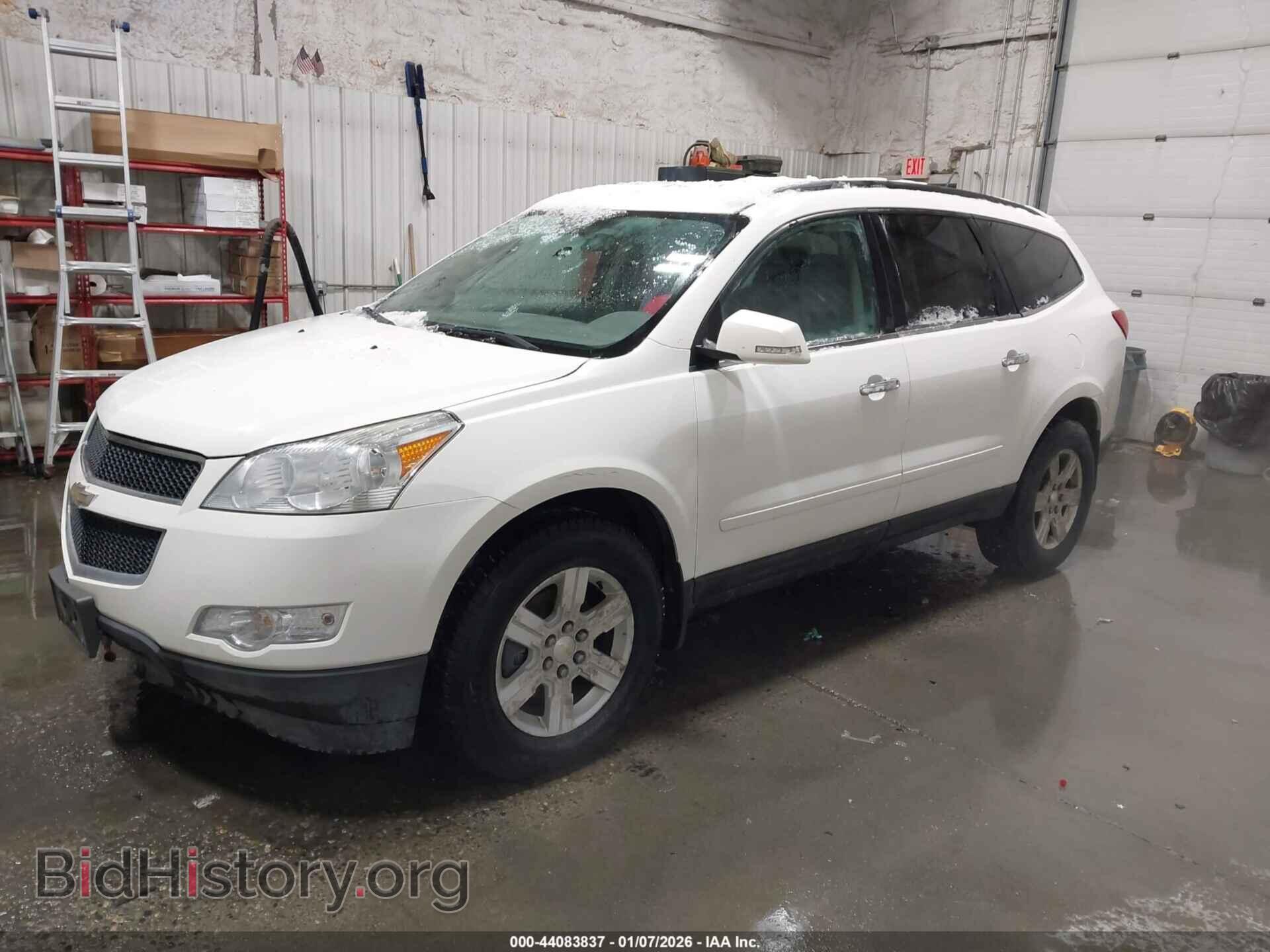 2011 CHEVROLET TRAVERSE - VIN: 1GNKVGED2BJ130977 - Фото 2