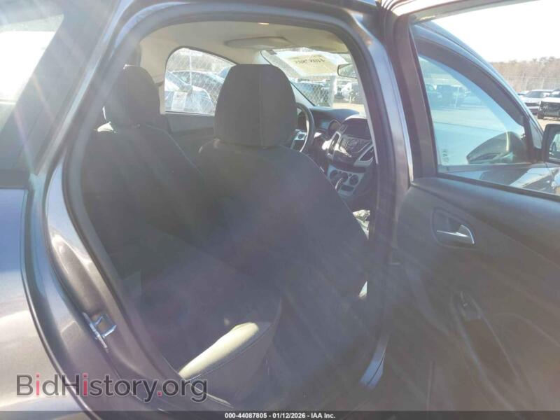 2014 Ford FOCUS (VIN 1FADP3F26EL437116) — photo 8 of 17