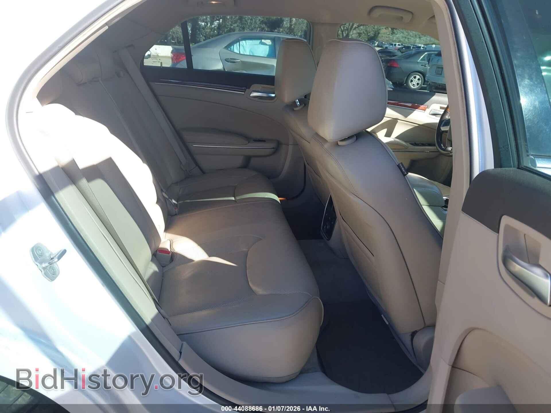 2011 CHRYSLER 300C - VIN: 2C3CA6CT3BH529772 - Фото 8